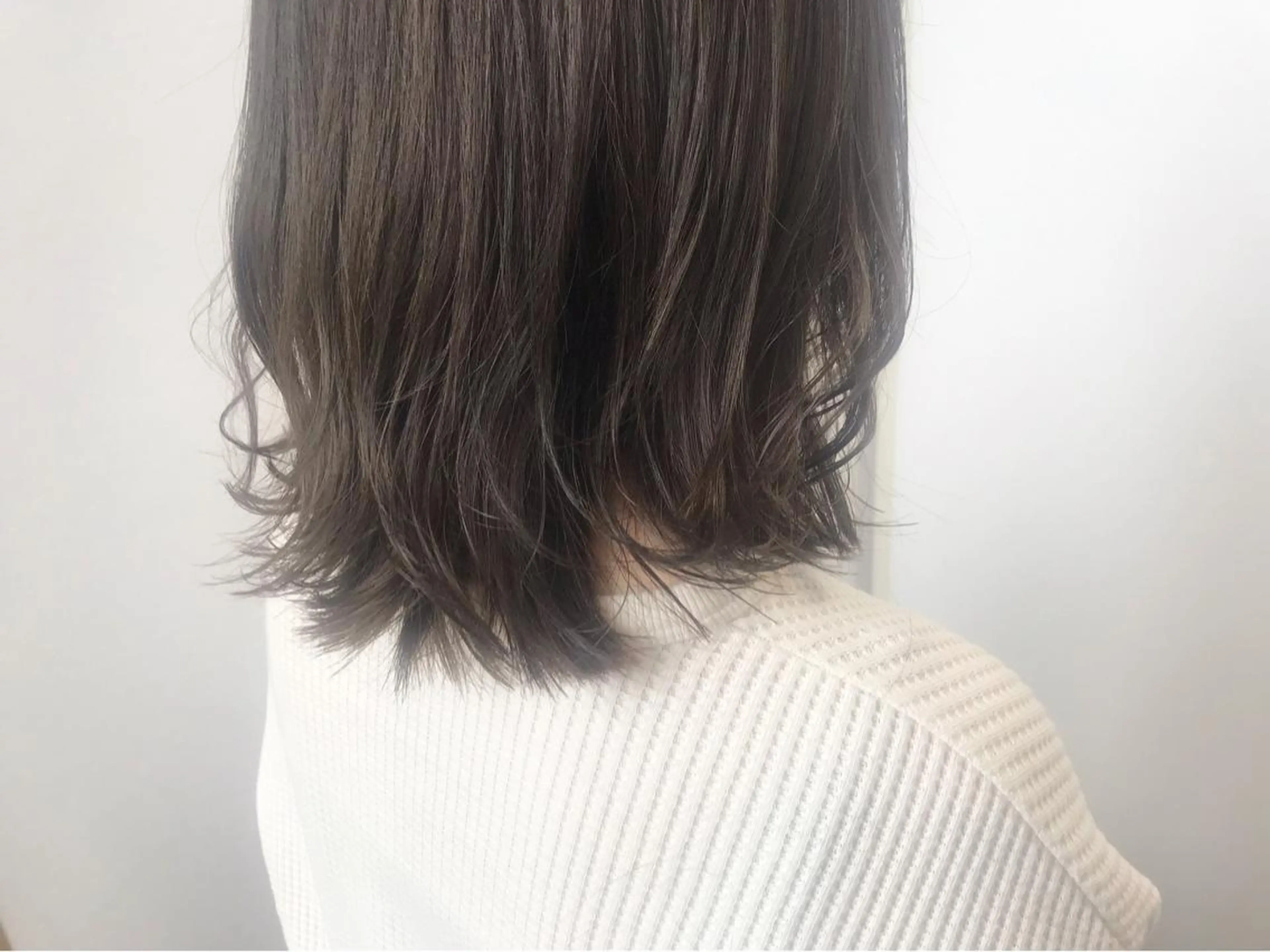 セミロング カラー グレージュ カット ヘアカラー トリートメント 【Uneユヌ】菊地 春那のヘアスタイル
