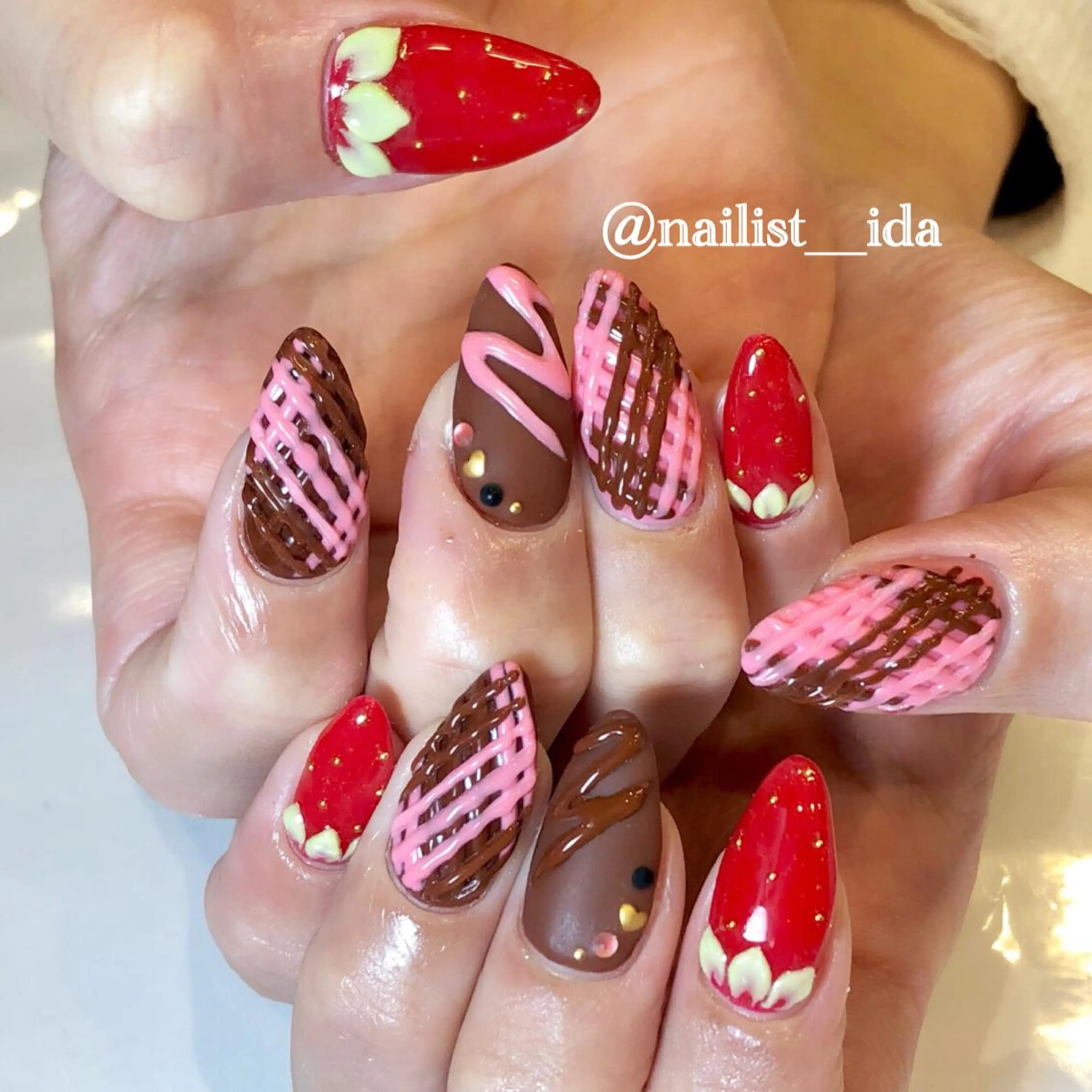 ネイル アートネイル バレンタイン Arowa 伊田のネイルデザイン