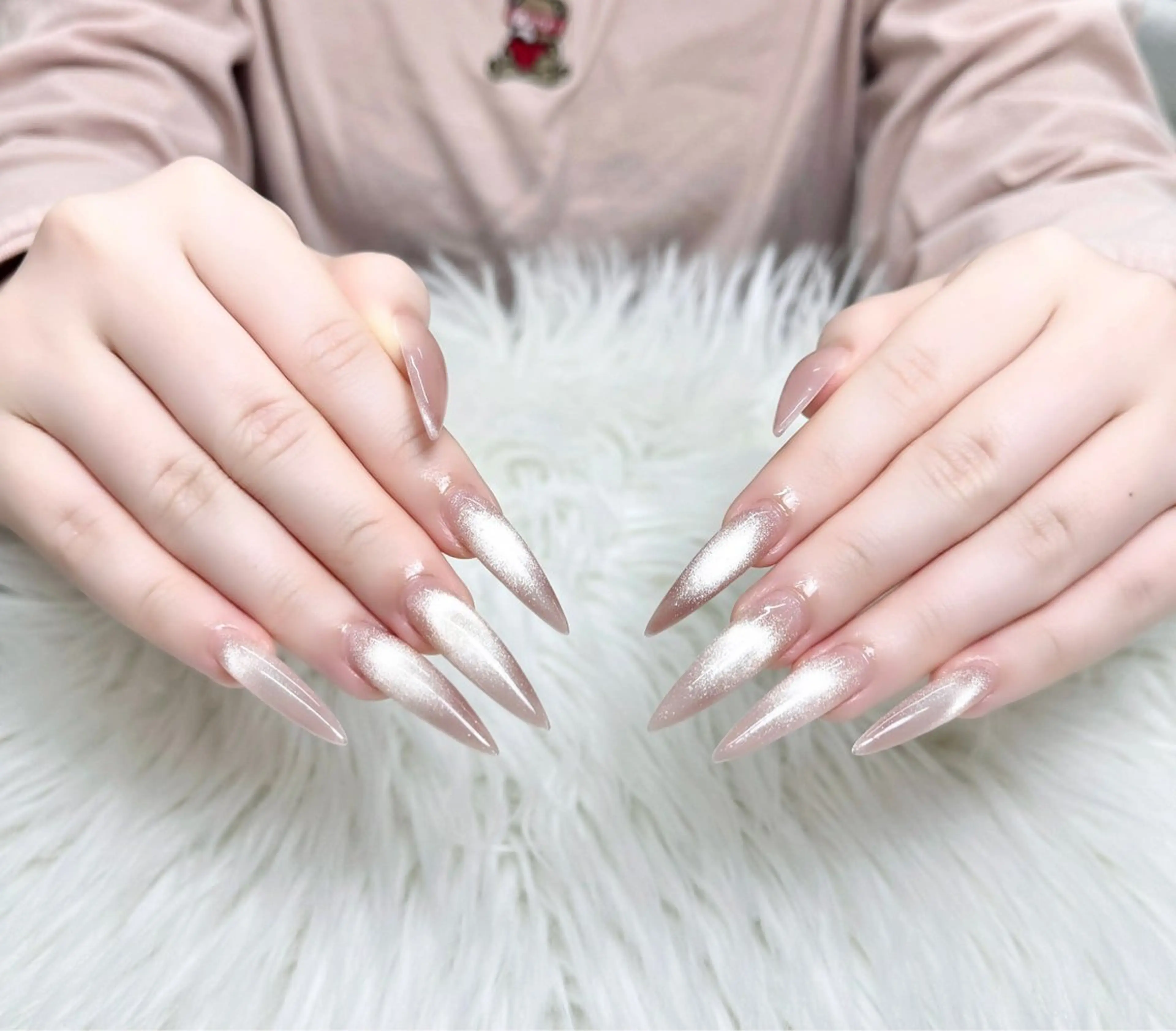 ネイル オーロラネイル ボルドー ブラウン ハート ラメ(グリッター) ハンドネイル ハンドケア Nova Nailのネイルデザイン