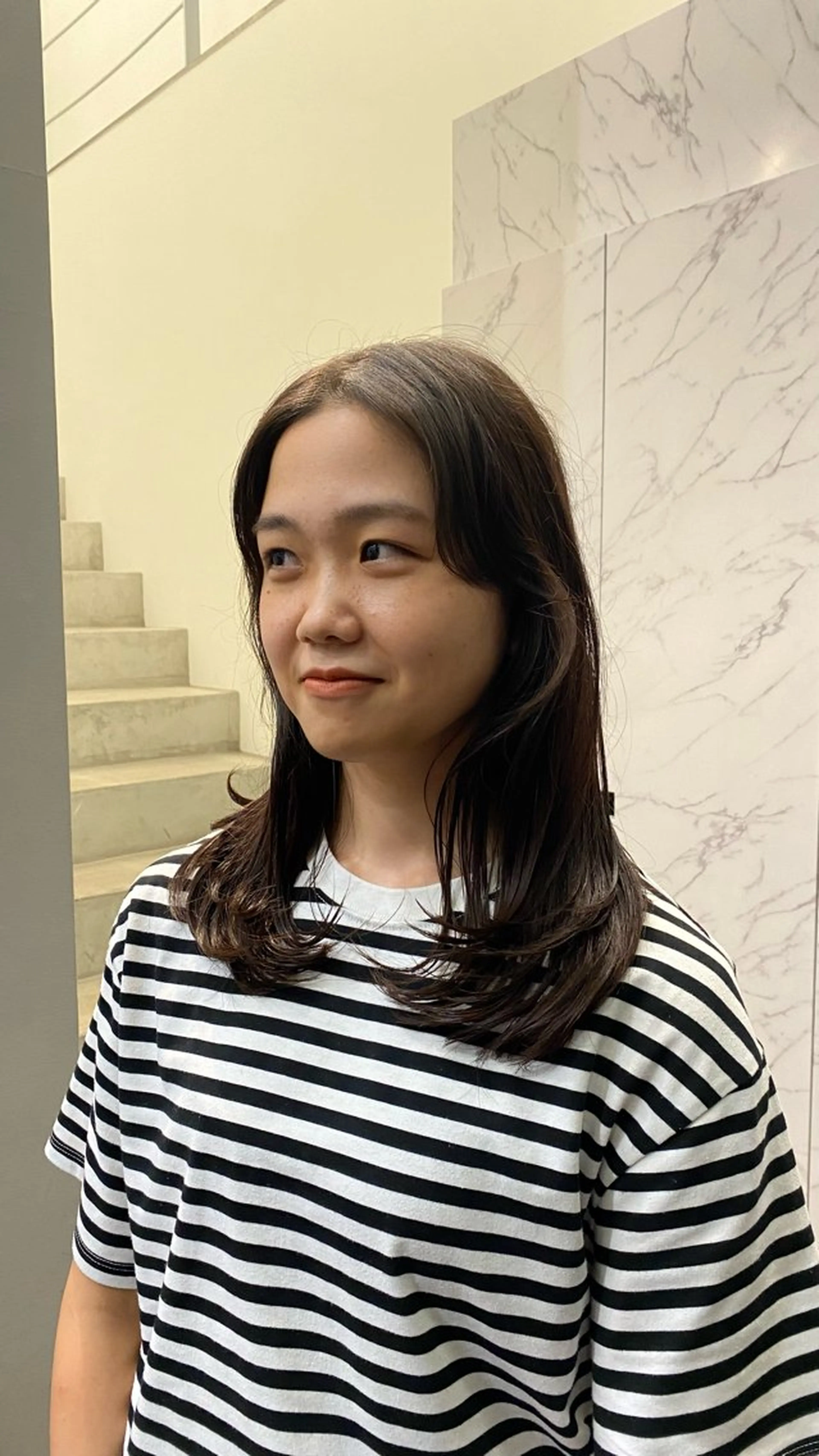 セミロング マツザキ マナトのヘアスタイル