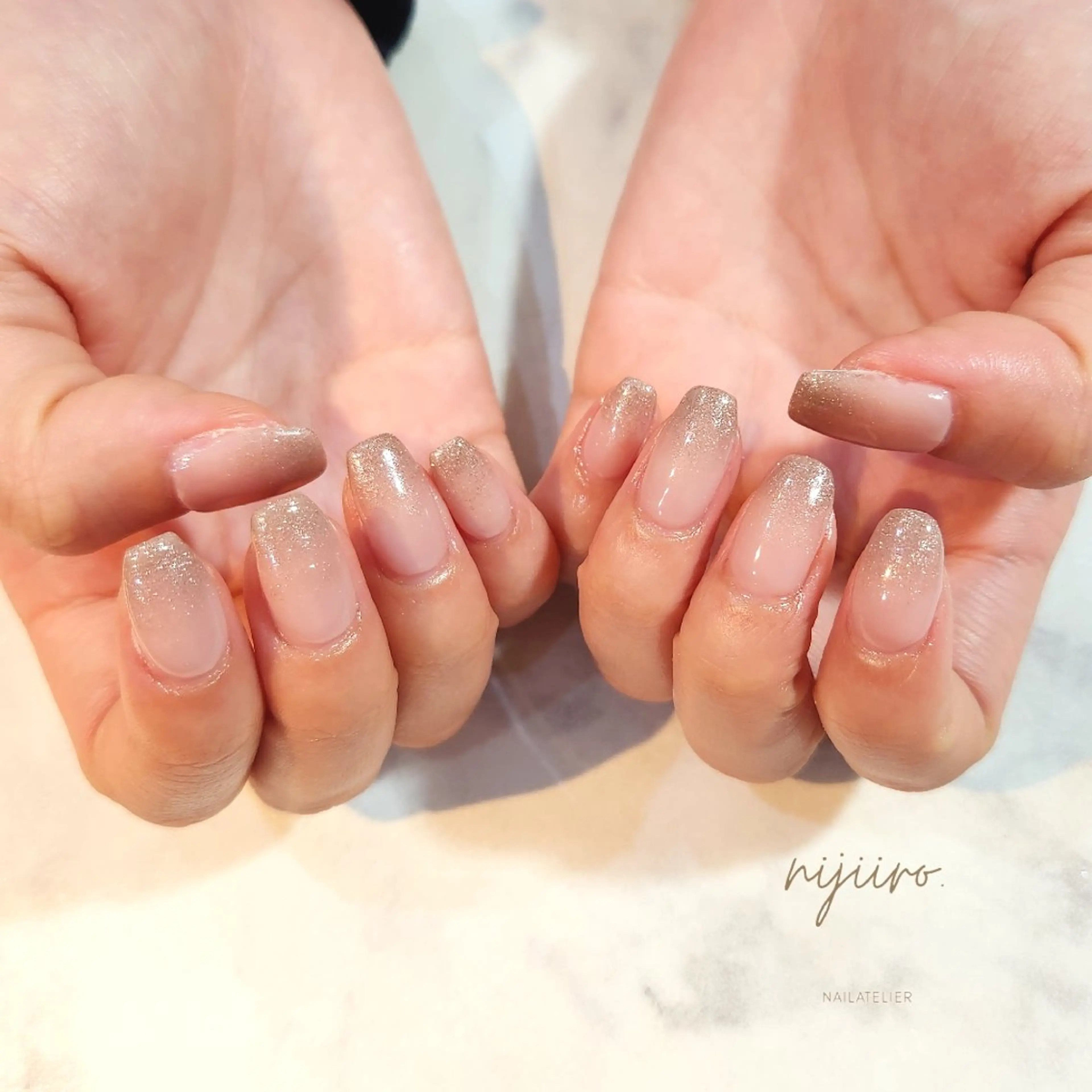 ネイル フラッシュネイル グラデーション ラメ(グリッター) ハンドネイル nailatelier nijiiro.所属・nijiiro🌈 サトウのネイルデザイン