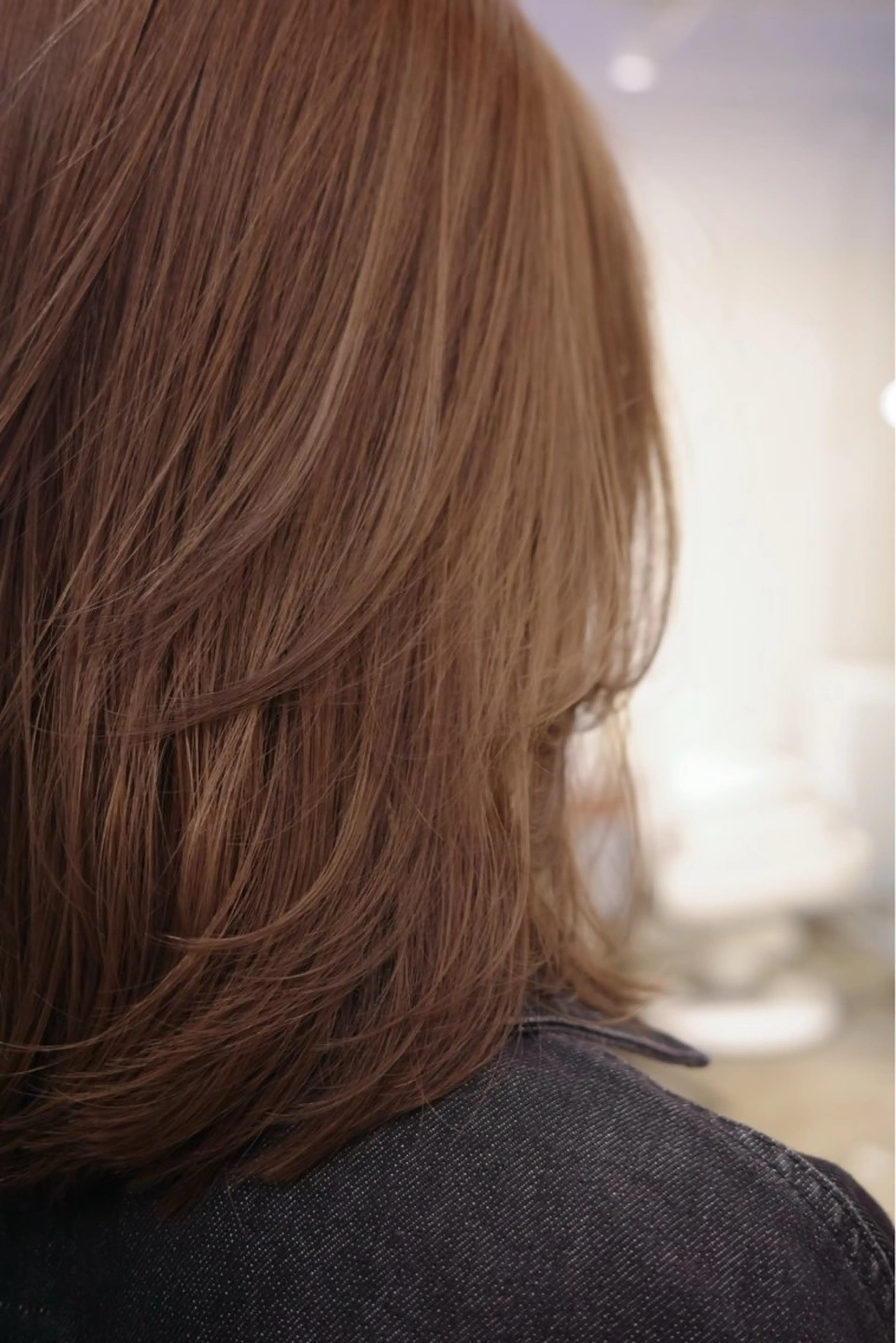 ミディアム カラー レイヤーカット カット ヘアカラー ミタニ ナギサのヘアスタイル