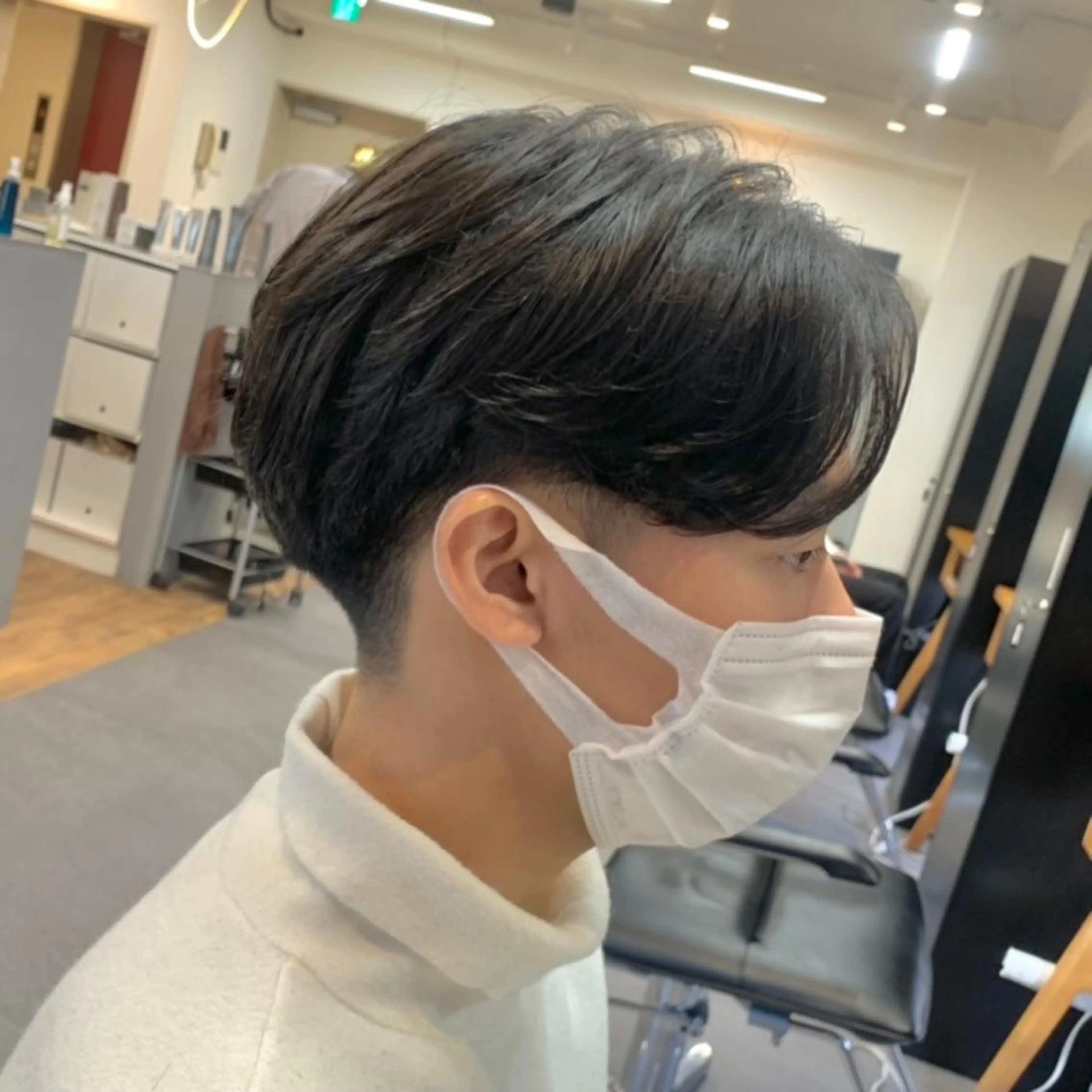 ショート パーマ メンズ センターパート メンズパーマ ニュアンスパーマ カット パーマ メンズ特化美容師/ 藤戸 椋のヘアスタイル