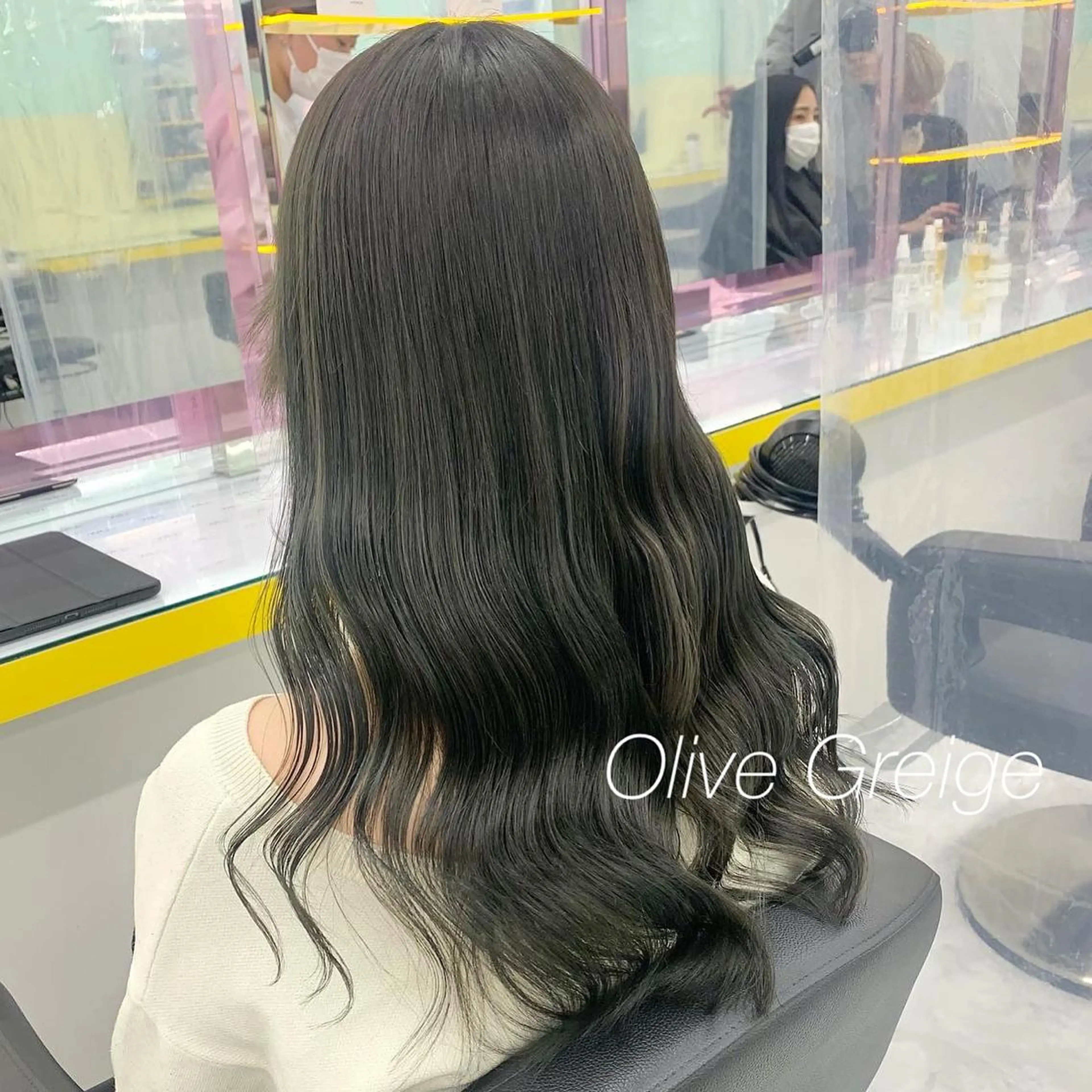 ロング 肌なじみベージュ 🦋azu🦋のヘアスタイル