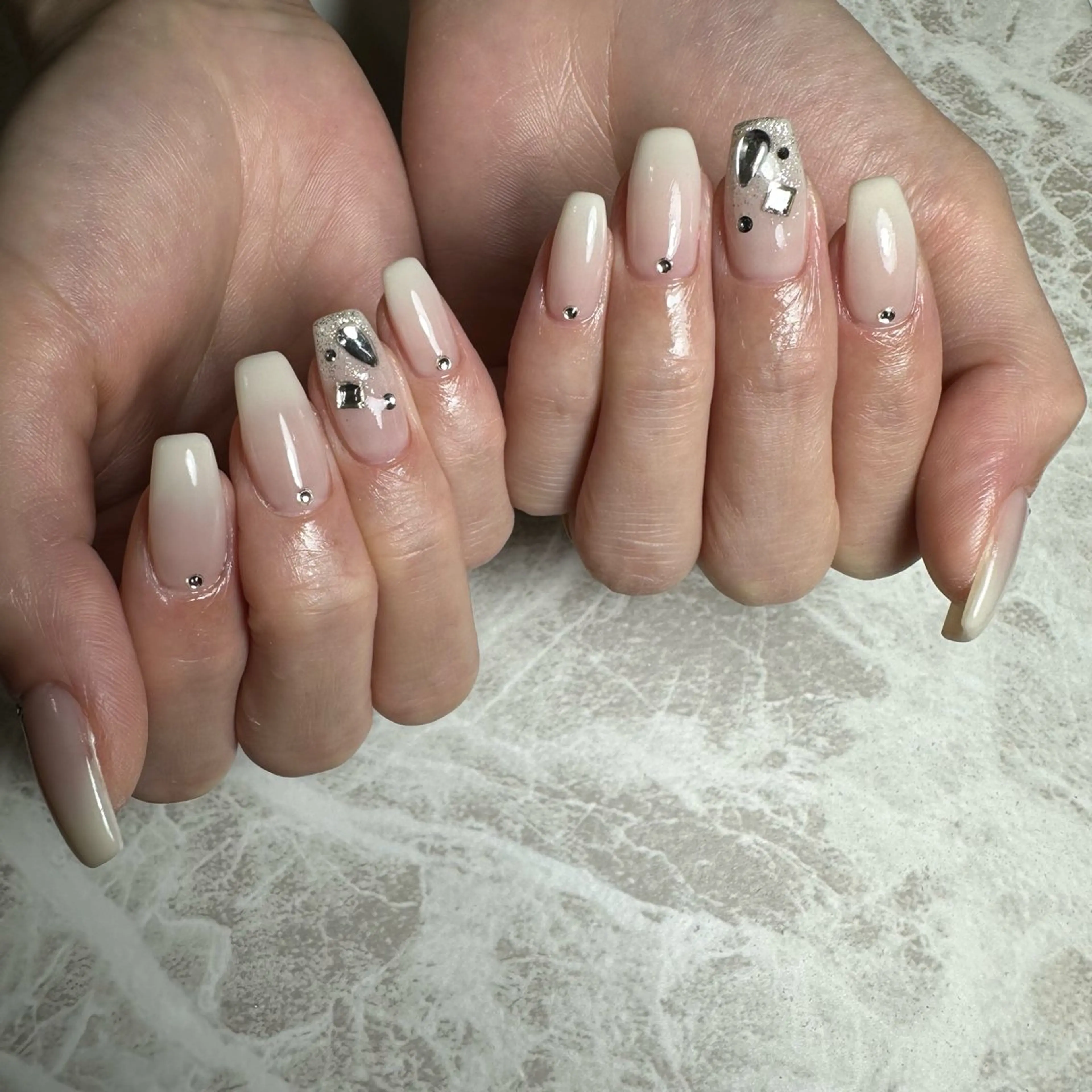 ネイル ハンドネイル 里見 麗のネイルデザイン