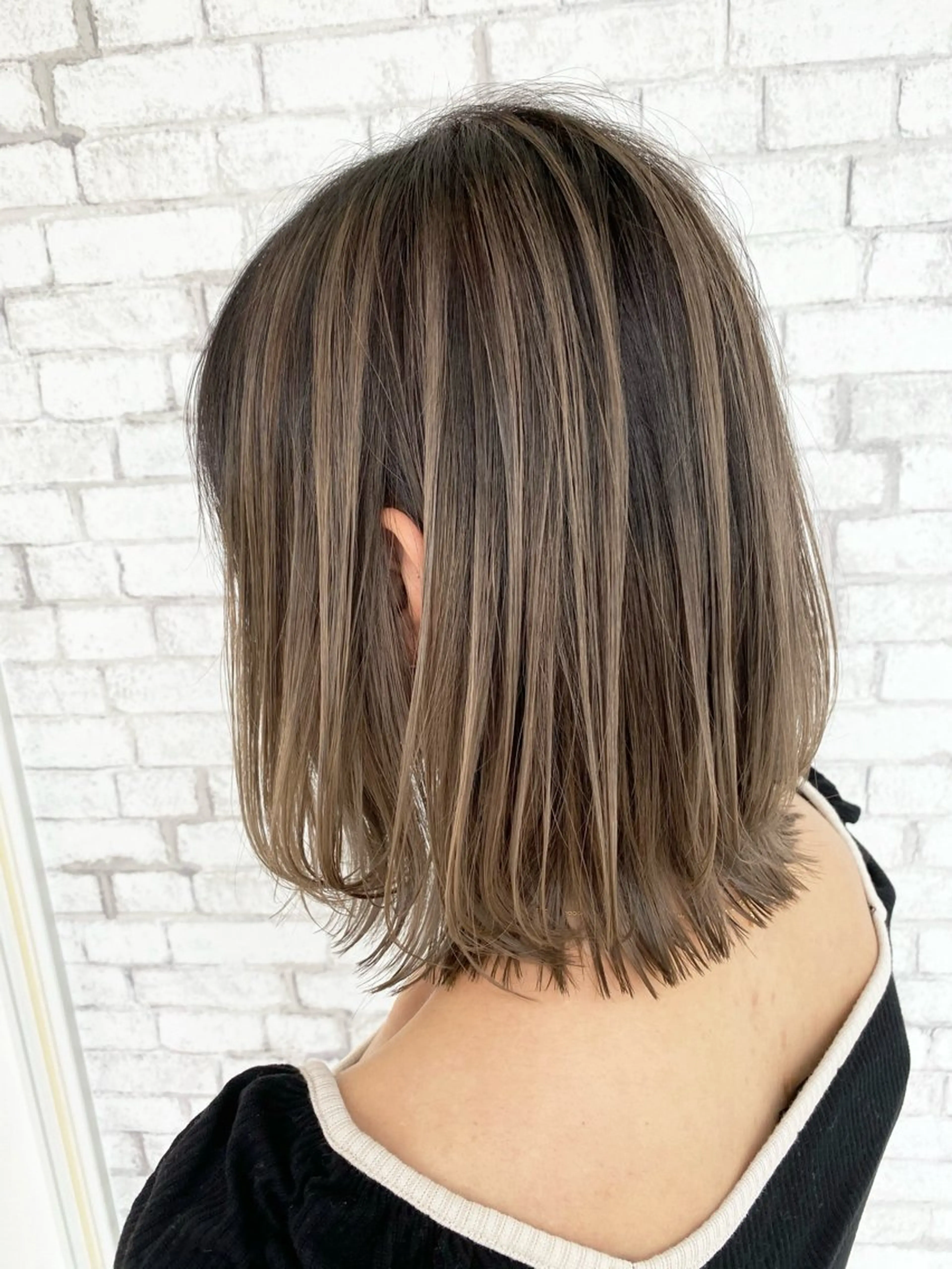 ミディアム カラー バレイヤージュ レイヤーカット ヘアカラー トリートメント VIRAL ヴァイラルのヘアスタイル