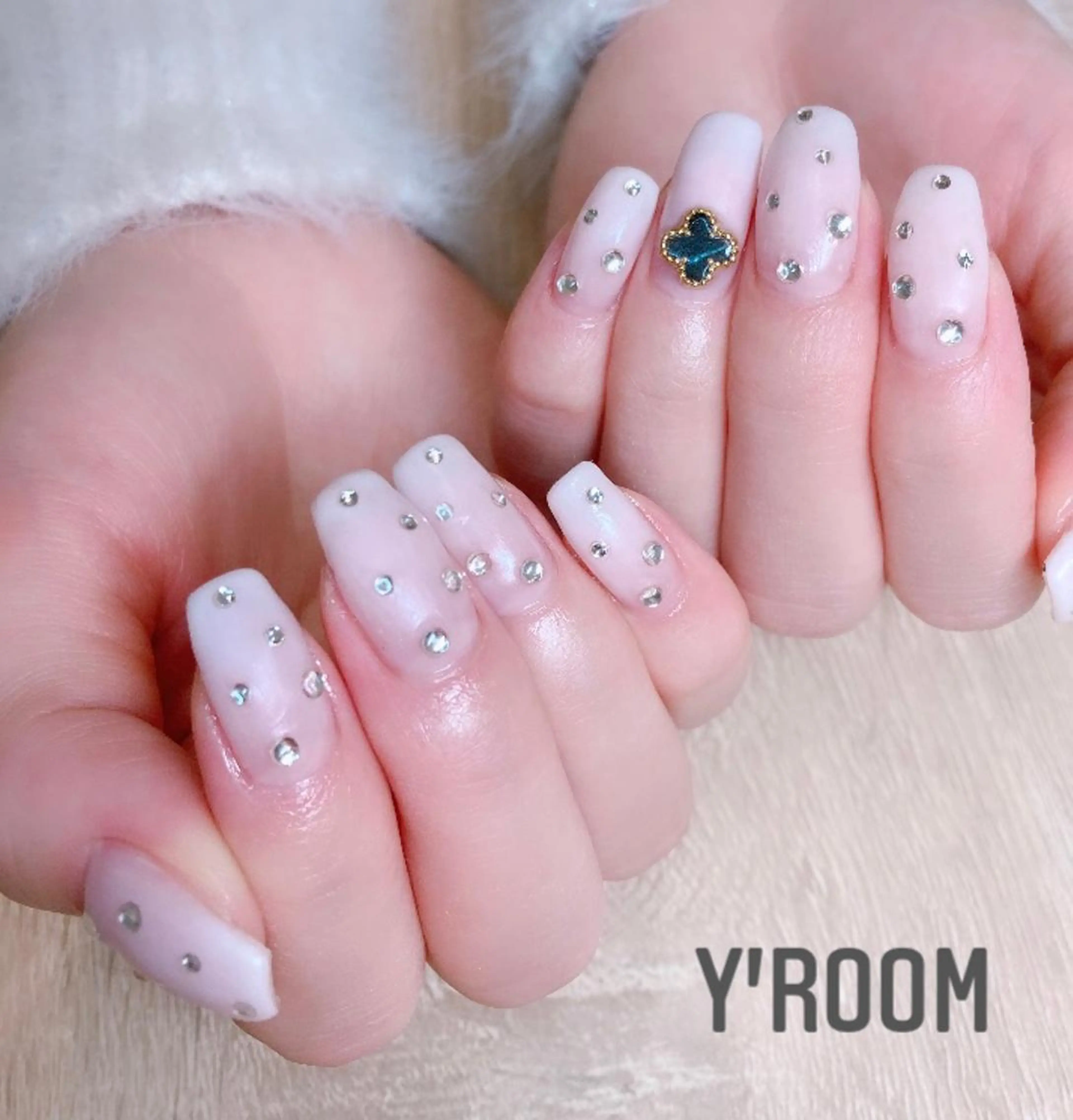 ネイル オーロラネイル フラッシュネイル ジェルネイル 氷ネイル・うるうるネイル マグネットネイル フットネイル YUKA （ネイリスト）のネイルデザイン