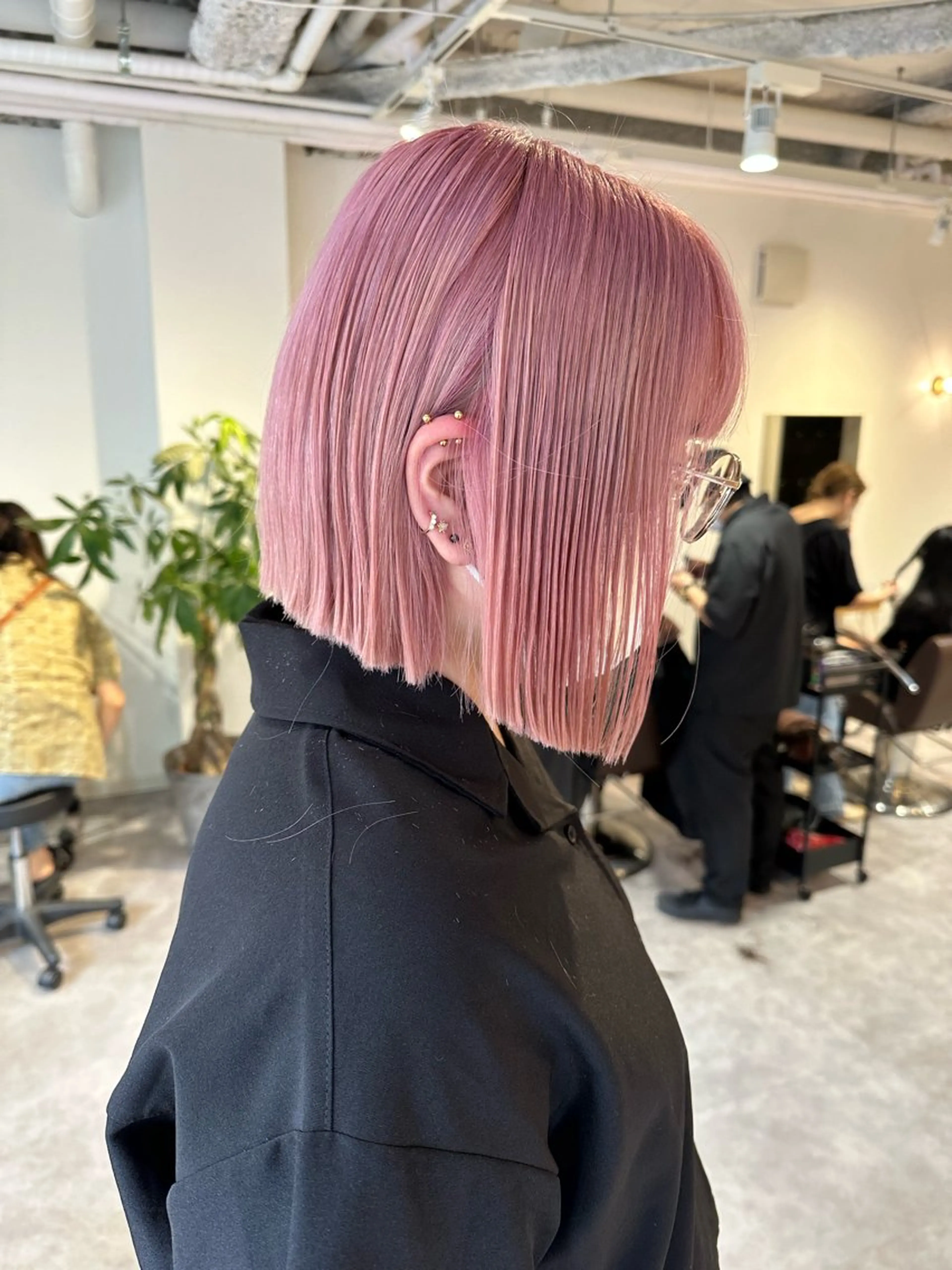 セミロング カラー ベージュカラー ブリーチ 抜きっぱなしブロンド ブロンド ケアブリーチ ヘアカラー トリートメント レイヤー/ウルフ/ ハッシュカット/ダイのヘアスタイル