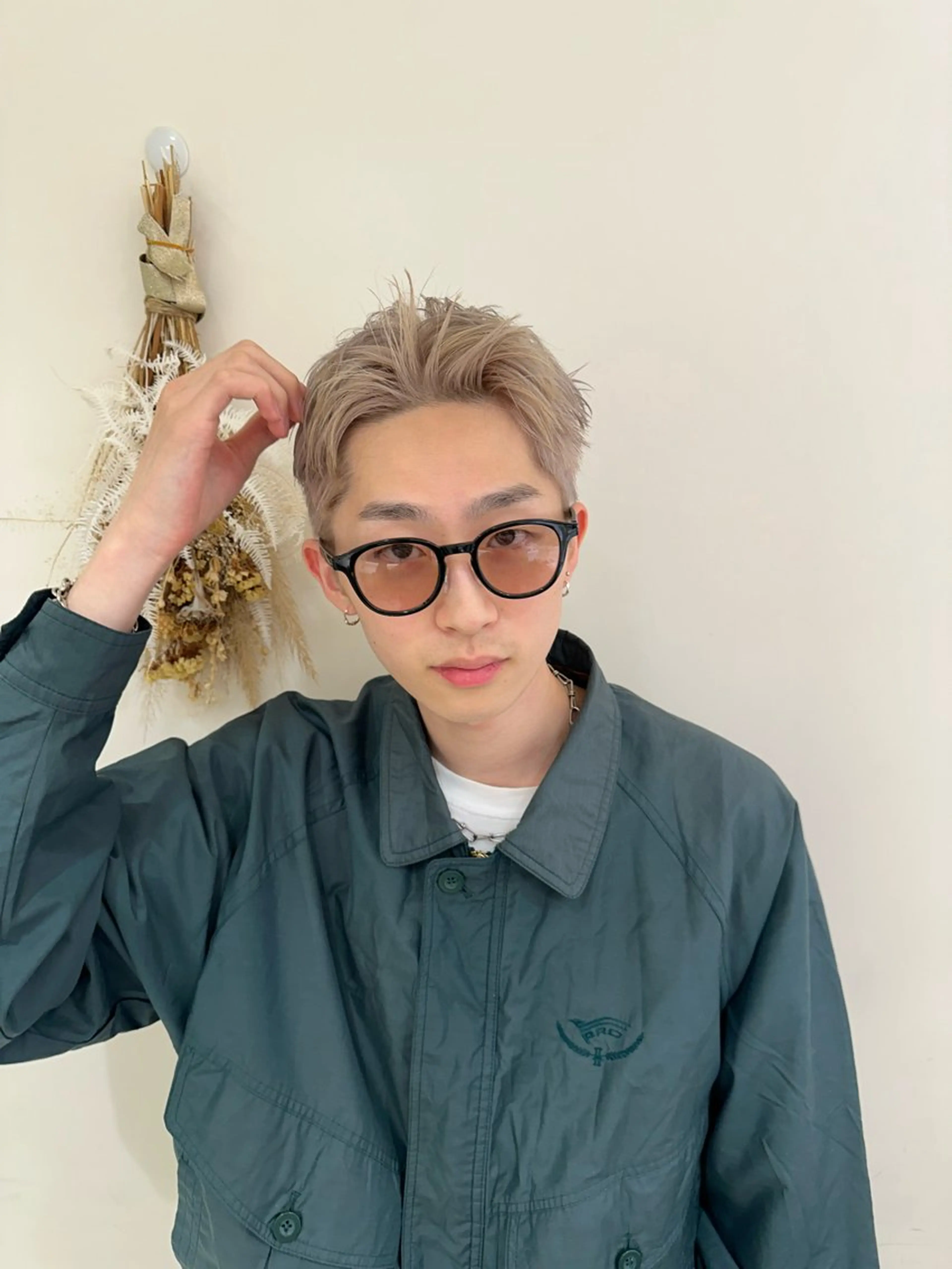 ショート カラー メンズ タイトボブ個性派カラ ーAKANEのヘアスタイル