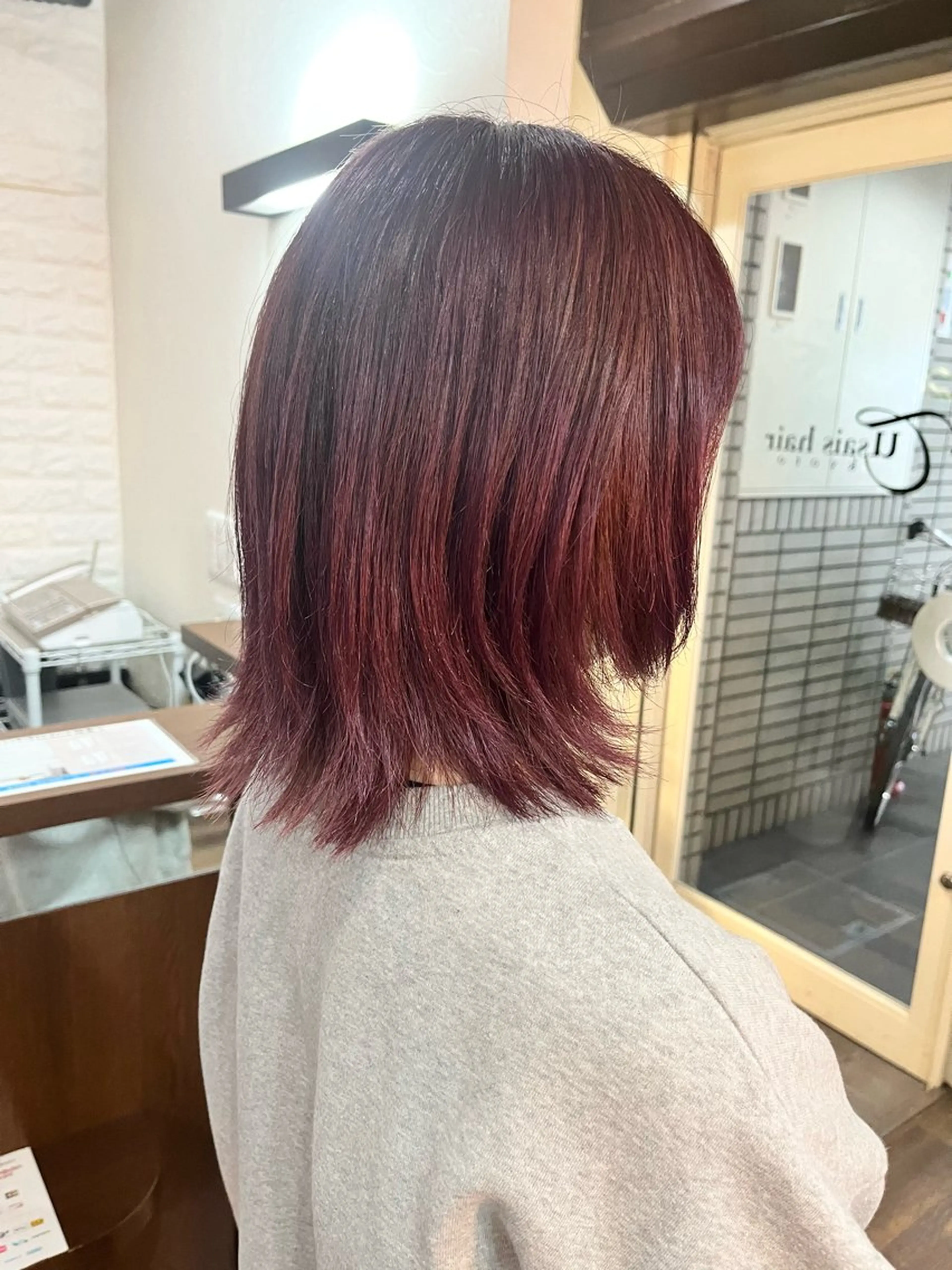 ミディアム トモタニ ミオのヘアスタイル