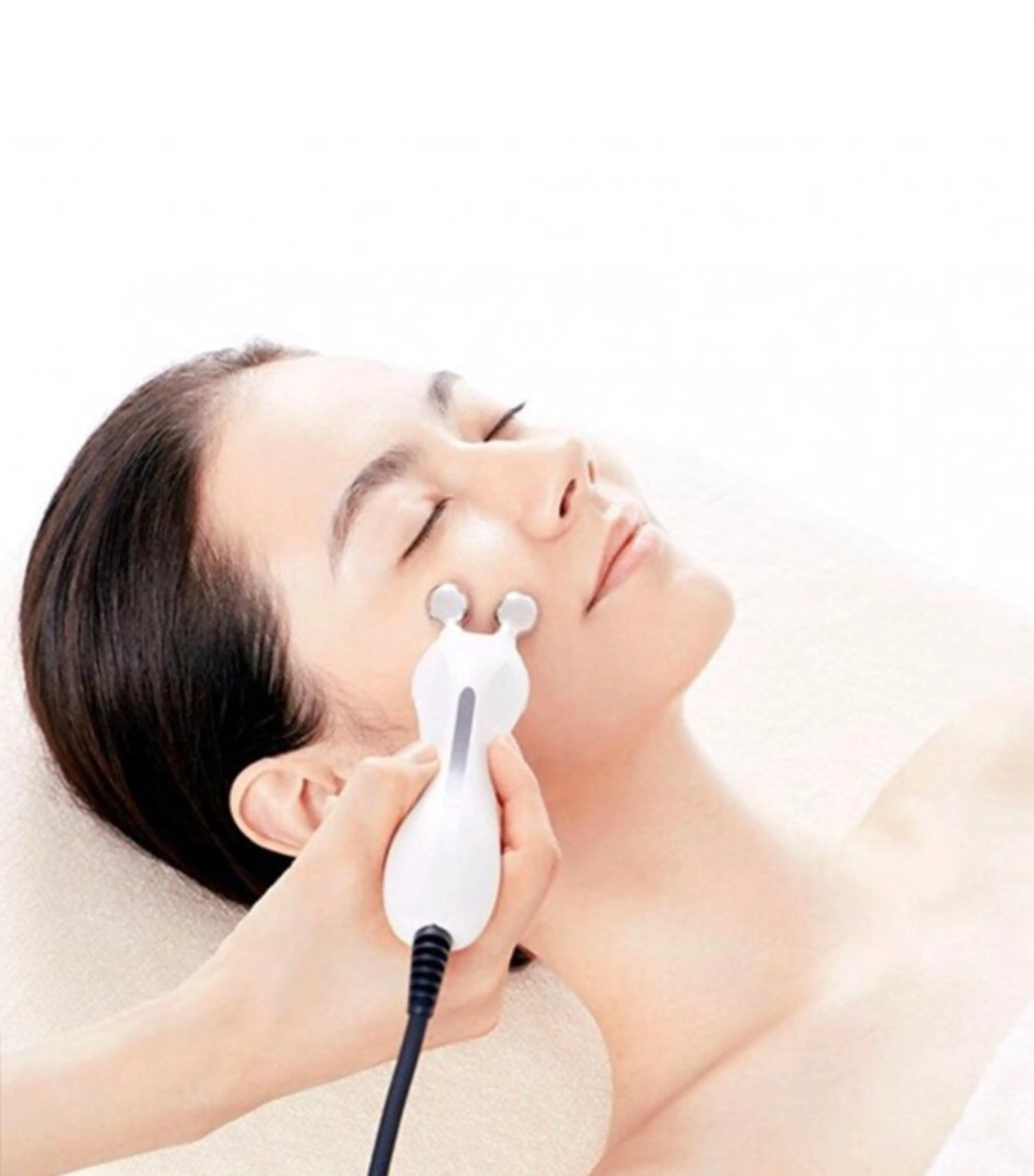 EMS⤴️⤴️フェイシャルエステ付き、目の周り・頬・額と顔の筋肉を鍛えて小顔効果とリフトUP⤴︎⤴︎⭐️の写真