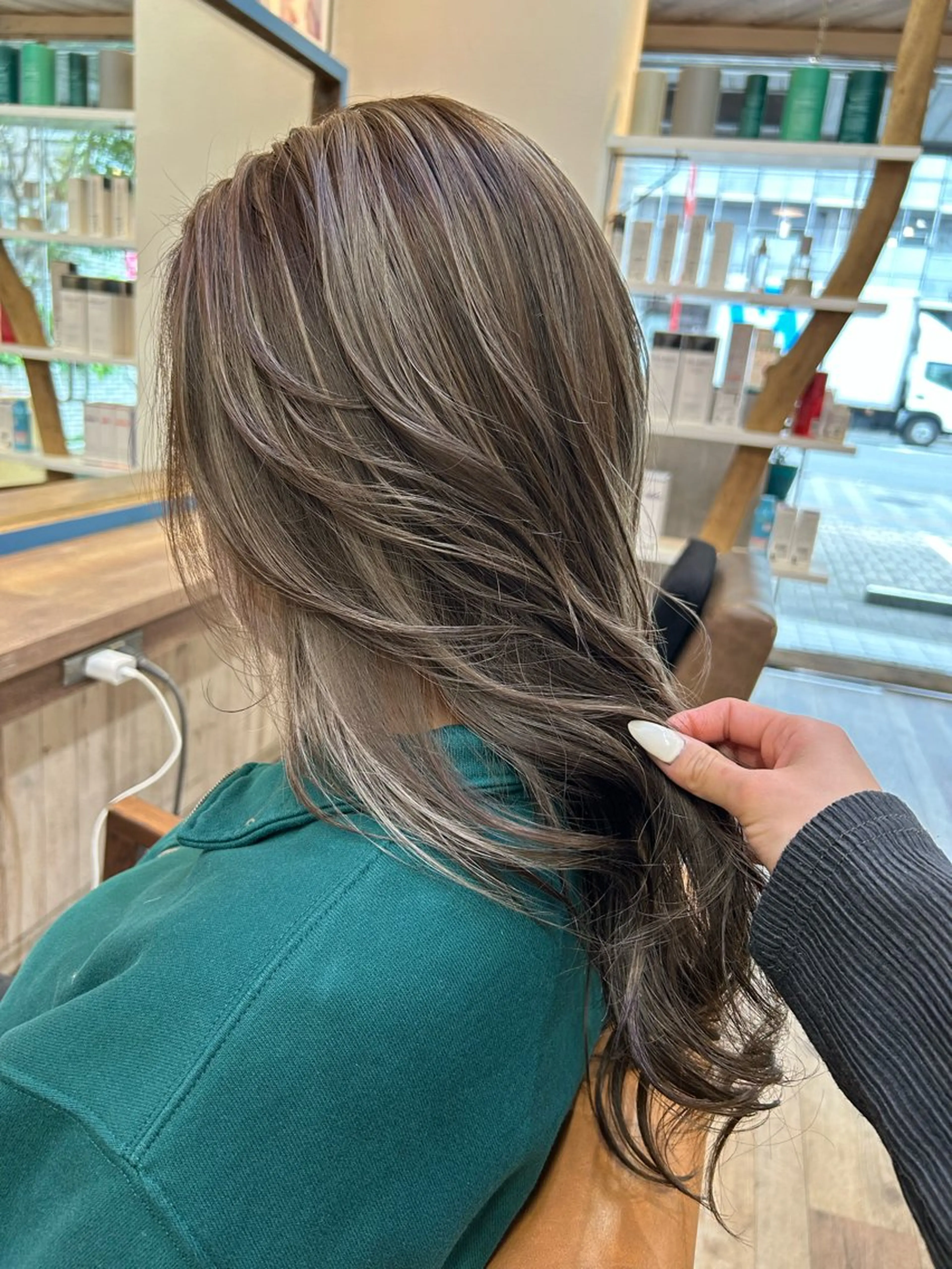 ロング カラー グレージュ ハイライトカラー ハイライト ヘアカラー IMARI /のヘアスタイル