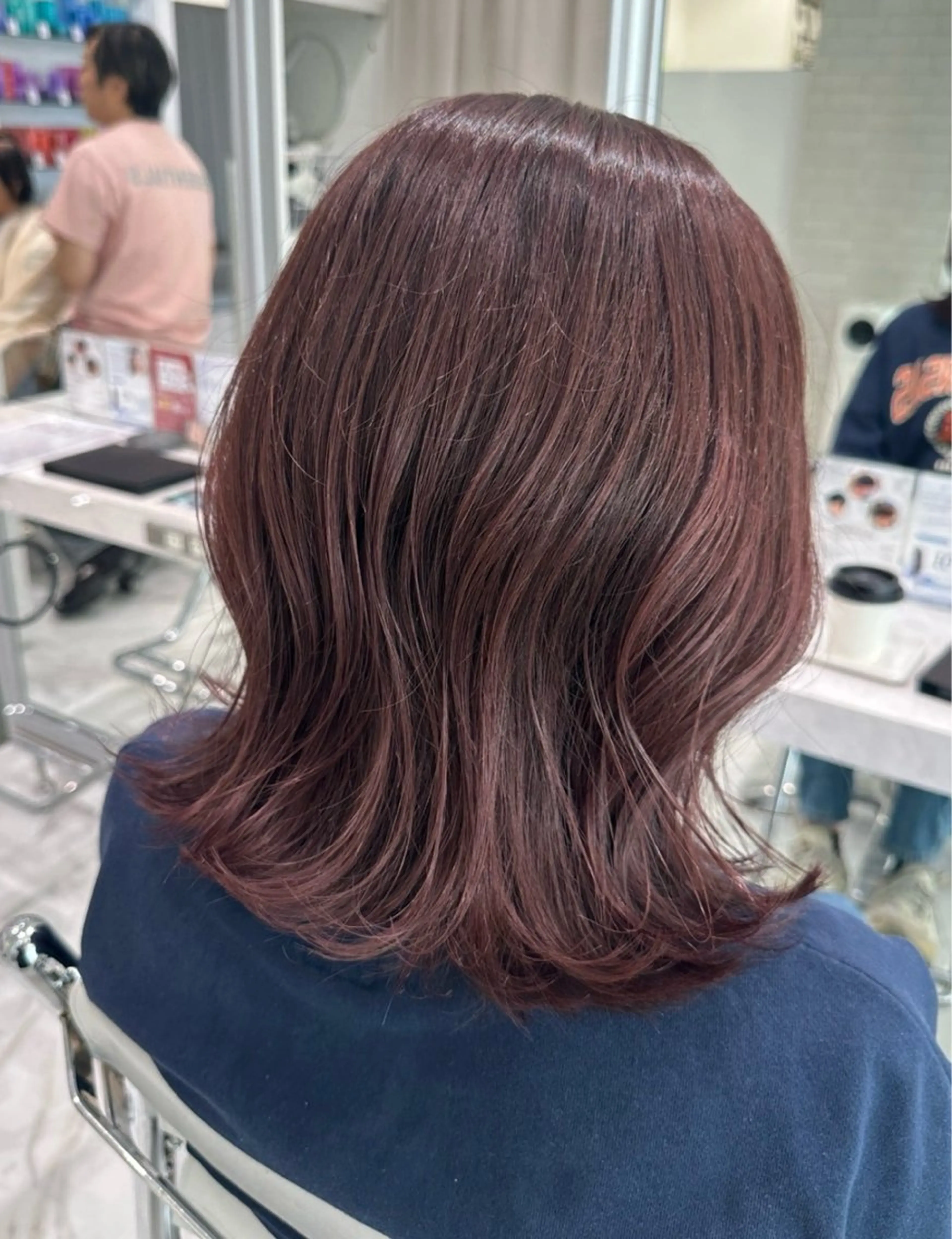 ミディアム カラー 梅林 亜衣のヘアスタイル