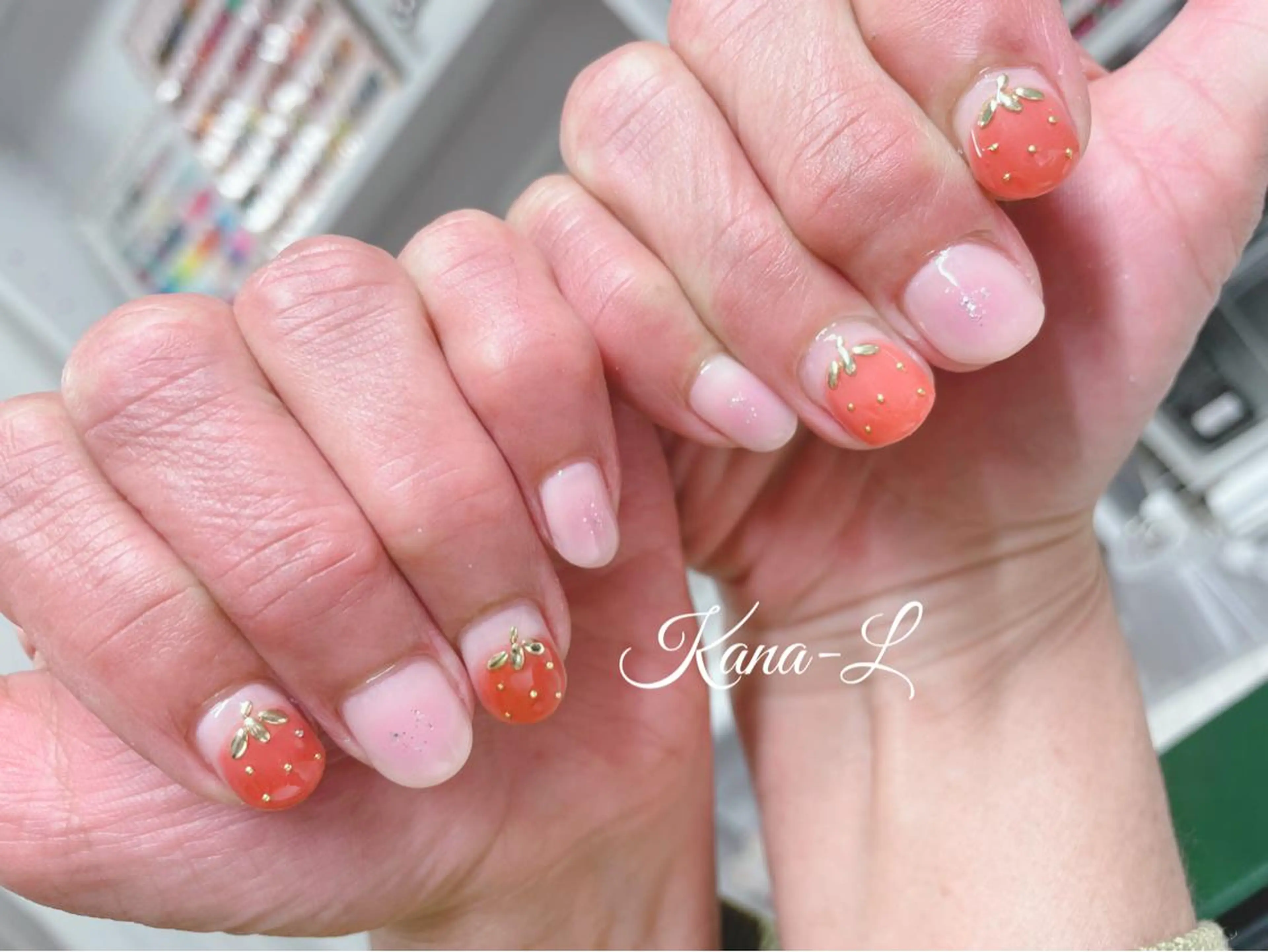 カラー ネイル 芦辺 香奈のネイルデザイン