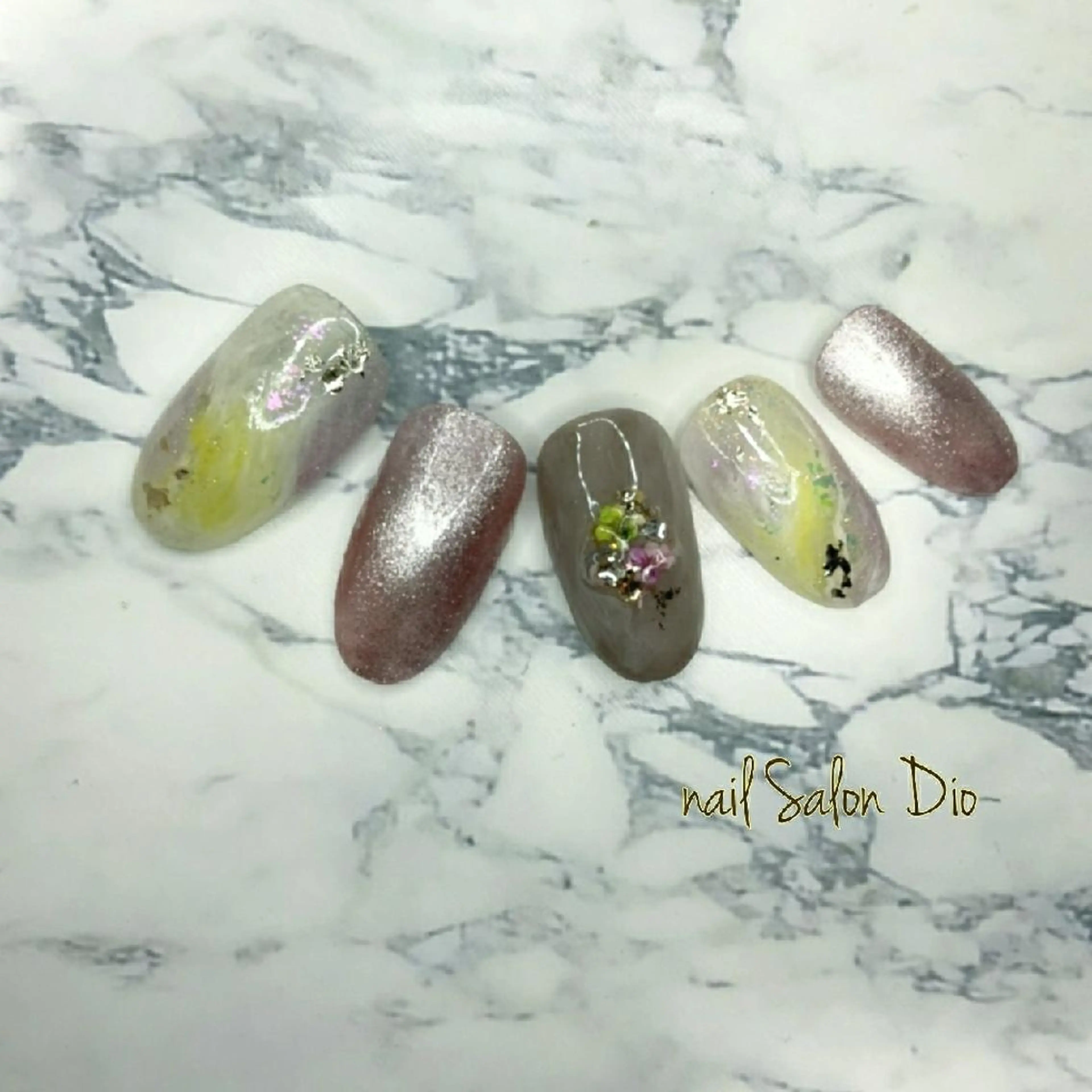 ネイル フラワーネイル ニュアンスネイル 黄色 nail salon Dio所属・Nail salon Dioのネイルデザイン