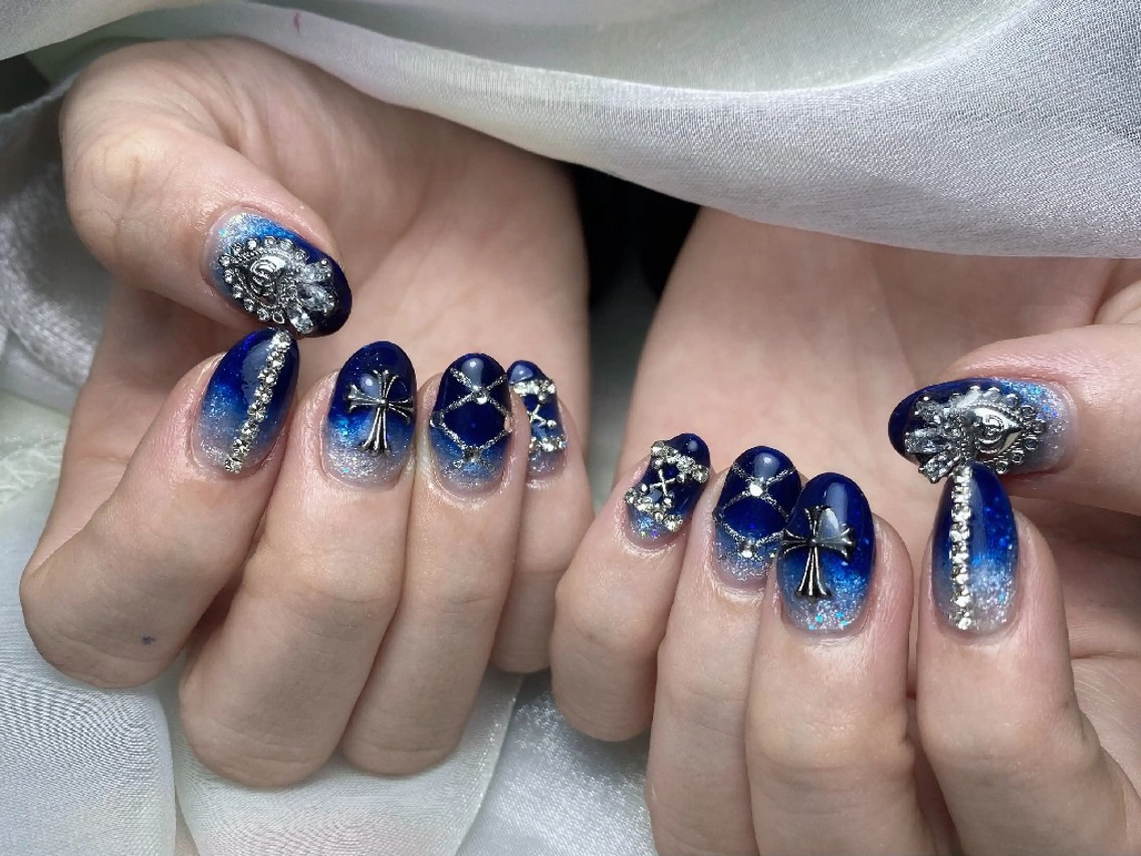 ネイル チークネイル フレンチネイル ジェルネイル ガーリー キラキラネイル ハンドネイル UM Nail Salonのネイルデザイン