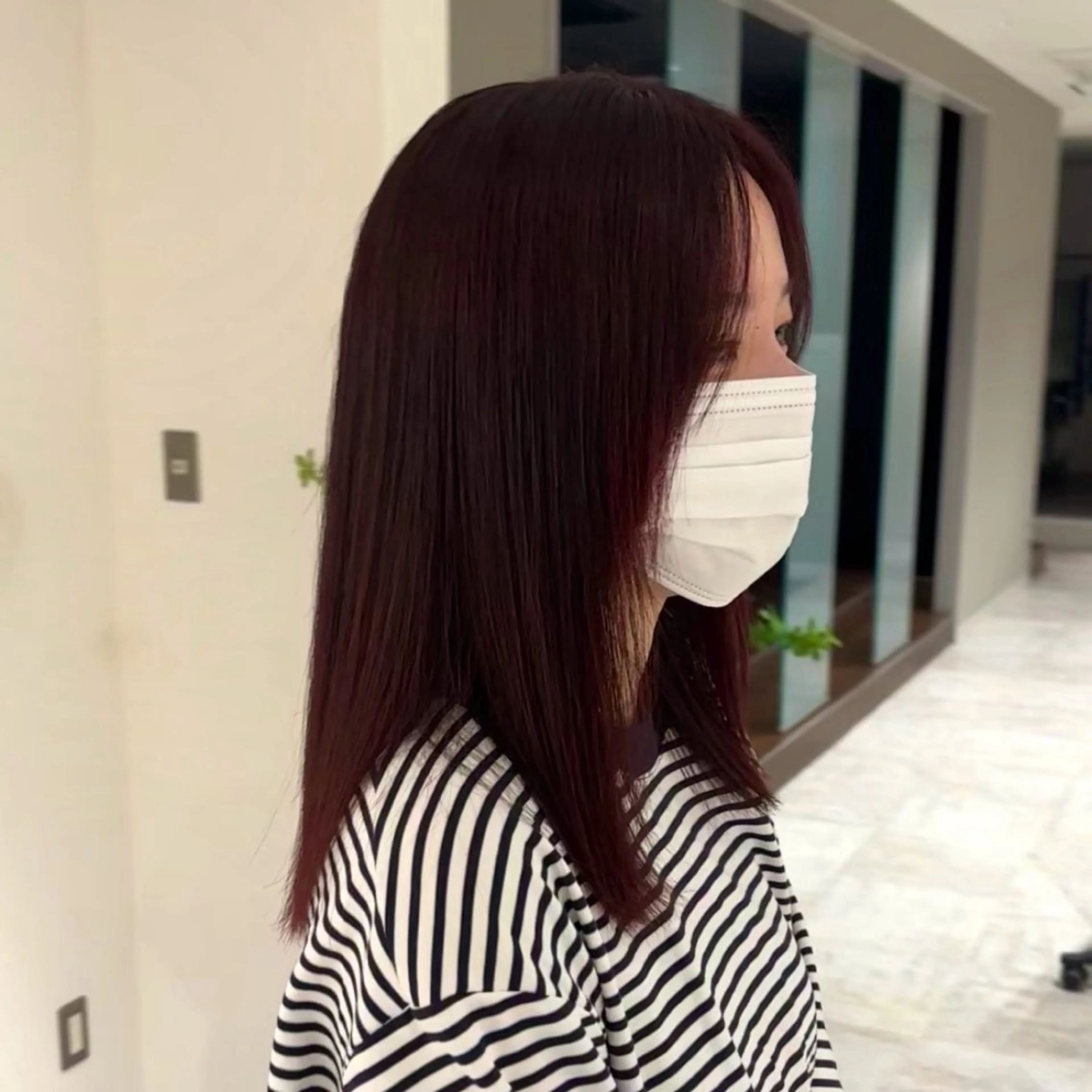 セミロング カラー カシス 田名部 愛乙のヘアスタイル