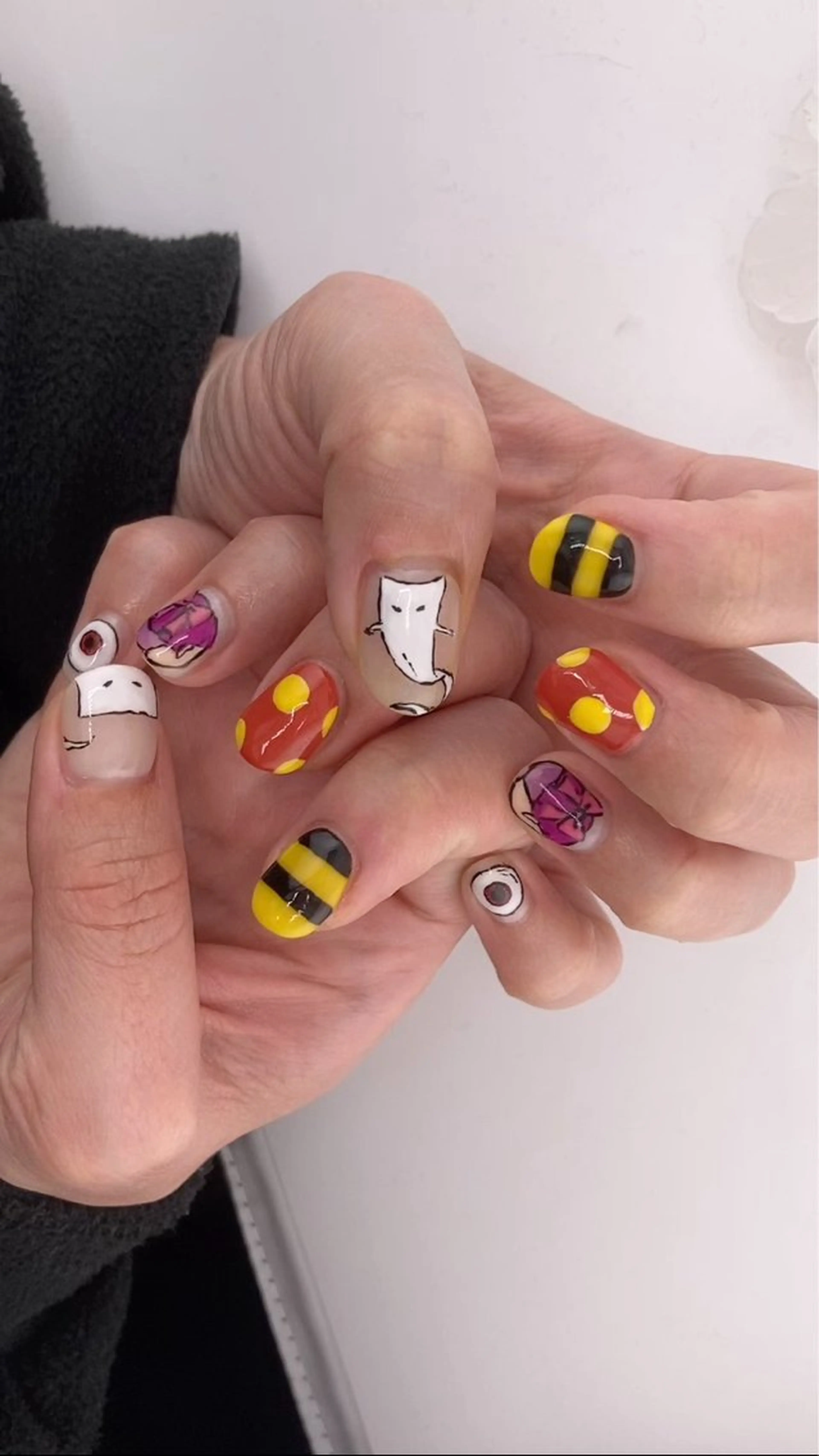 ミディアム ハンドネイル RISA nail gleeのネイルデザイン