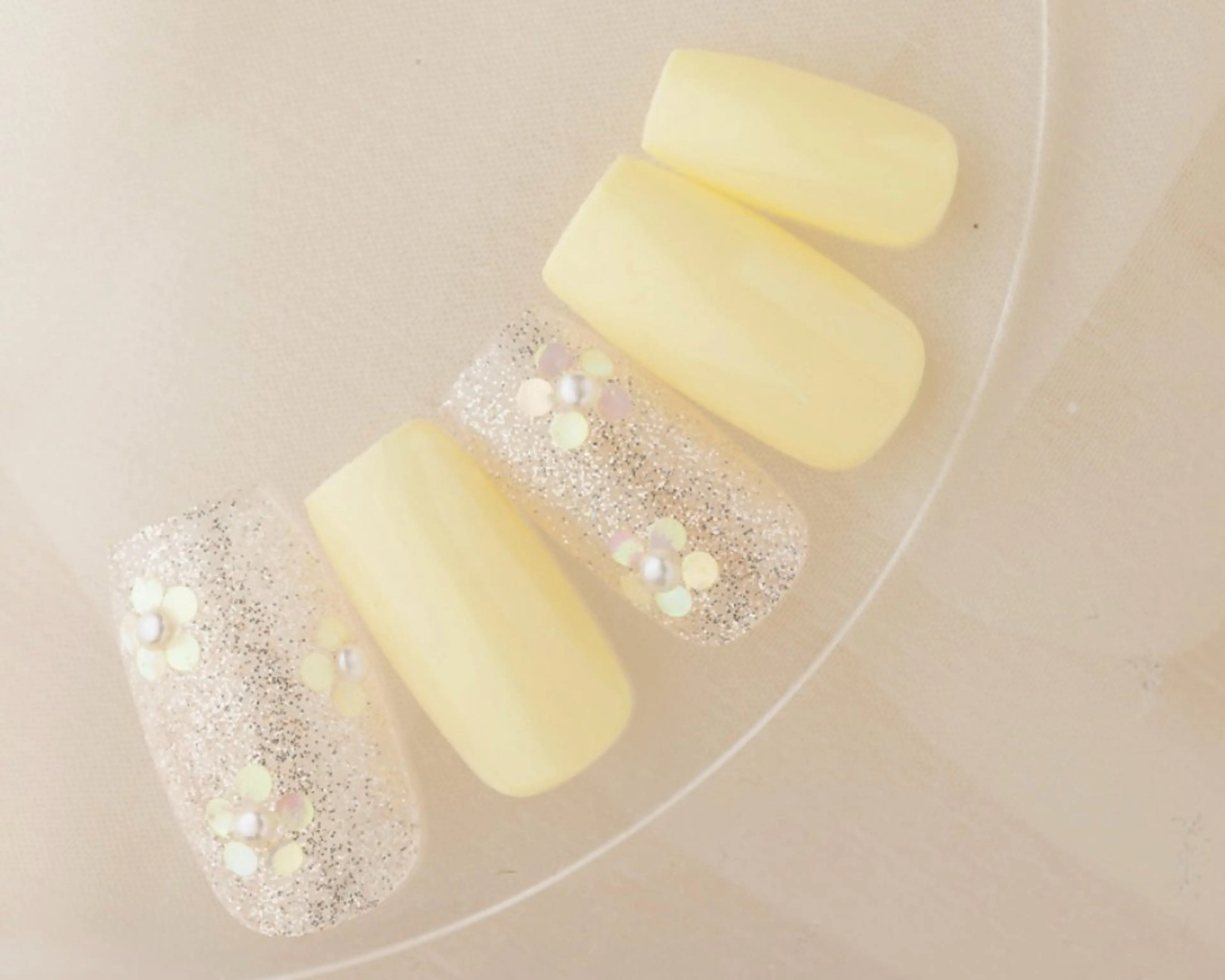 ネイル フラッシュネイル ジェルネイル 春ネイル ハンドネイル yuzuka 🍀🖤のネイルデザイン