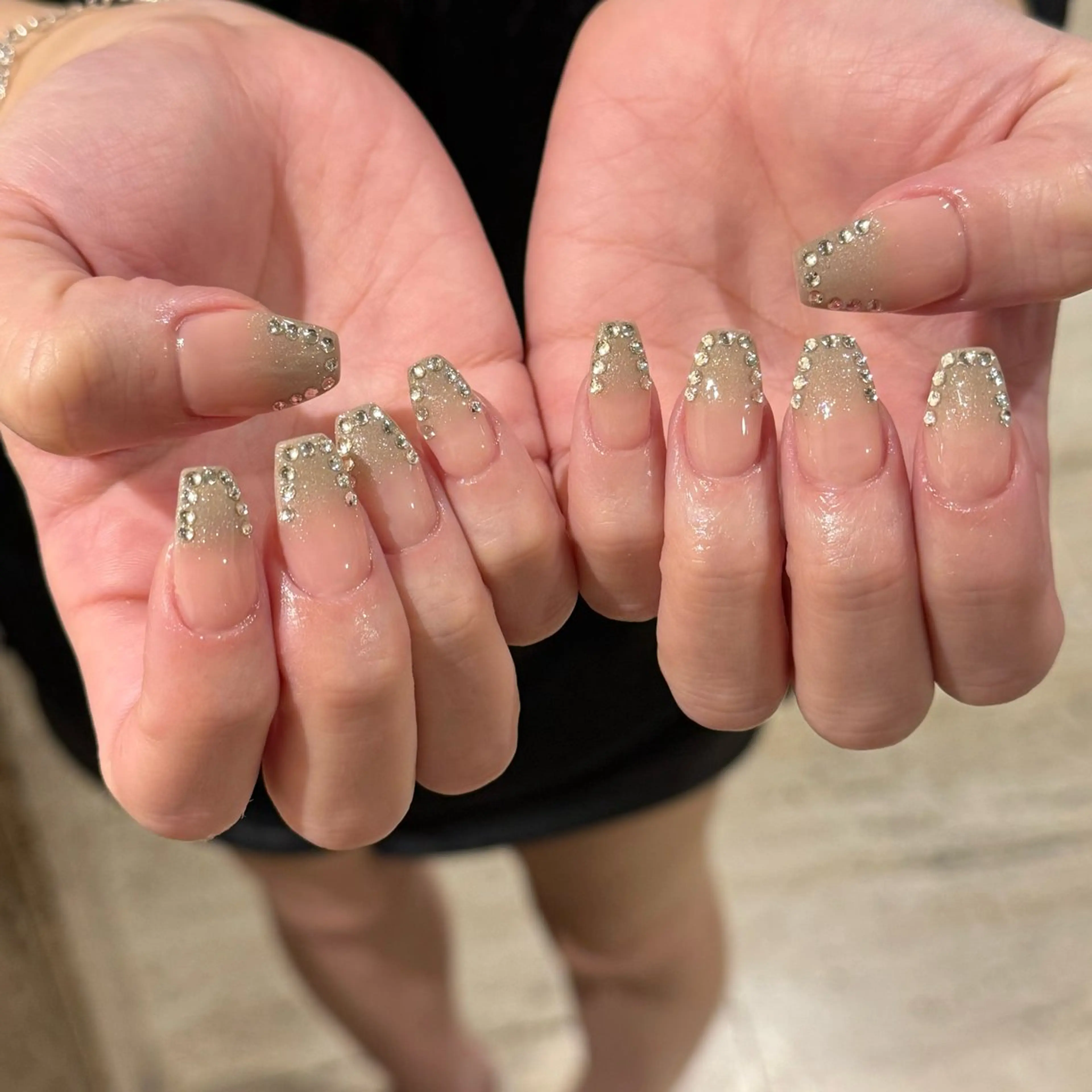 ネイル グラデーション ハンドネイル 𝐫𝐚𝐢 𝐧𝐚𝐢𝐥の眉毛・アイブロウイメージ