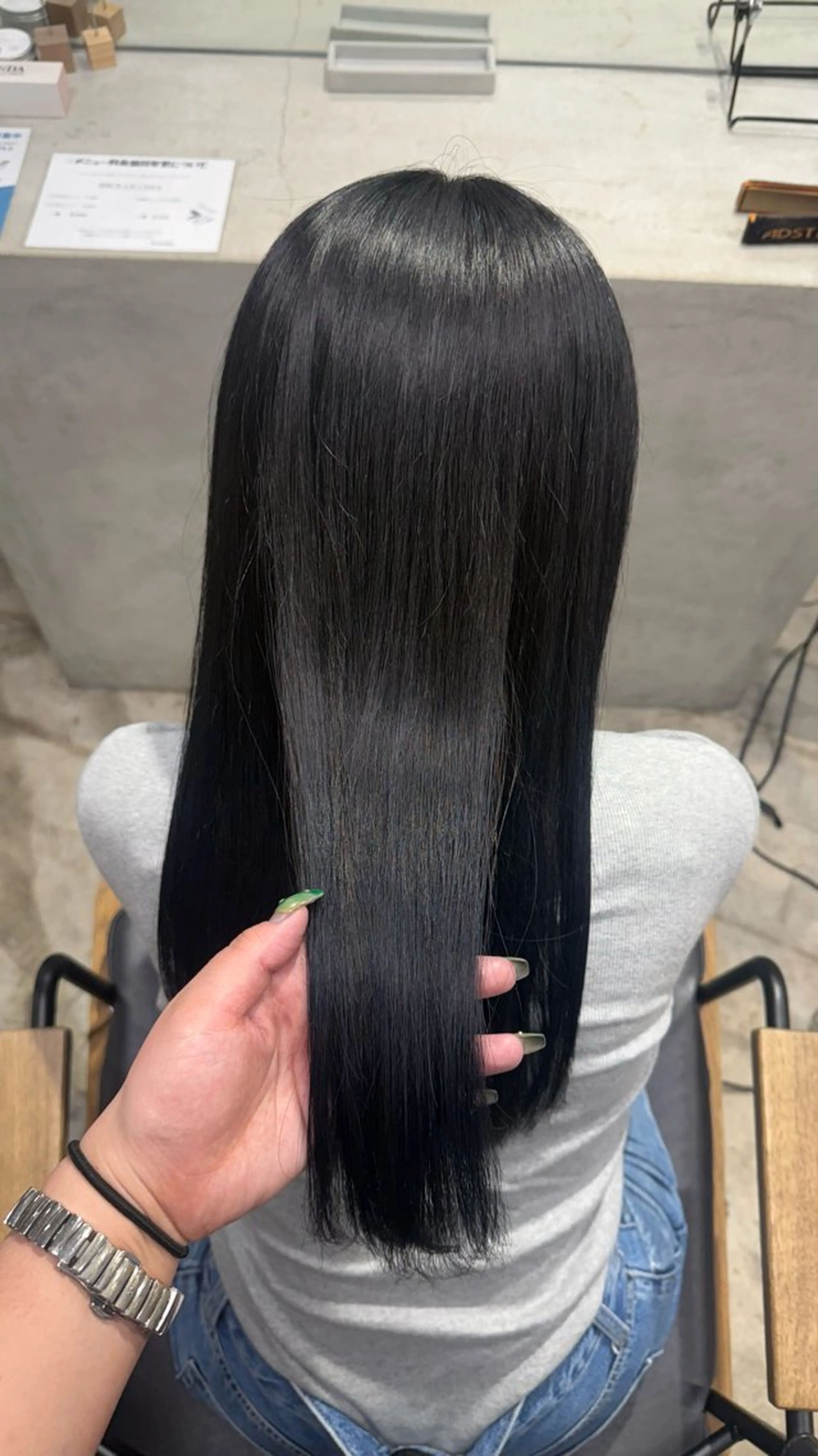 ロング 山本 彩美香のヘアスタイル