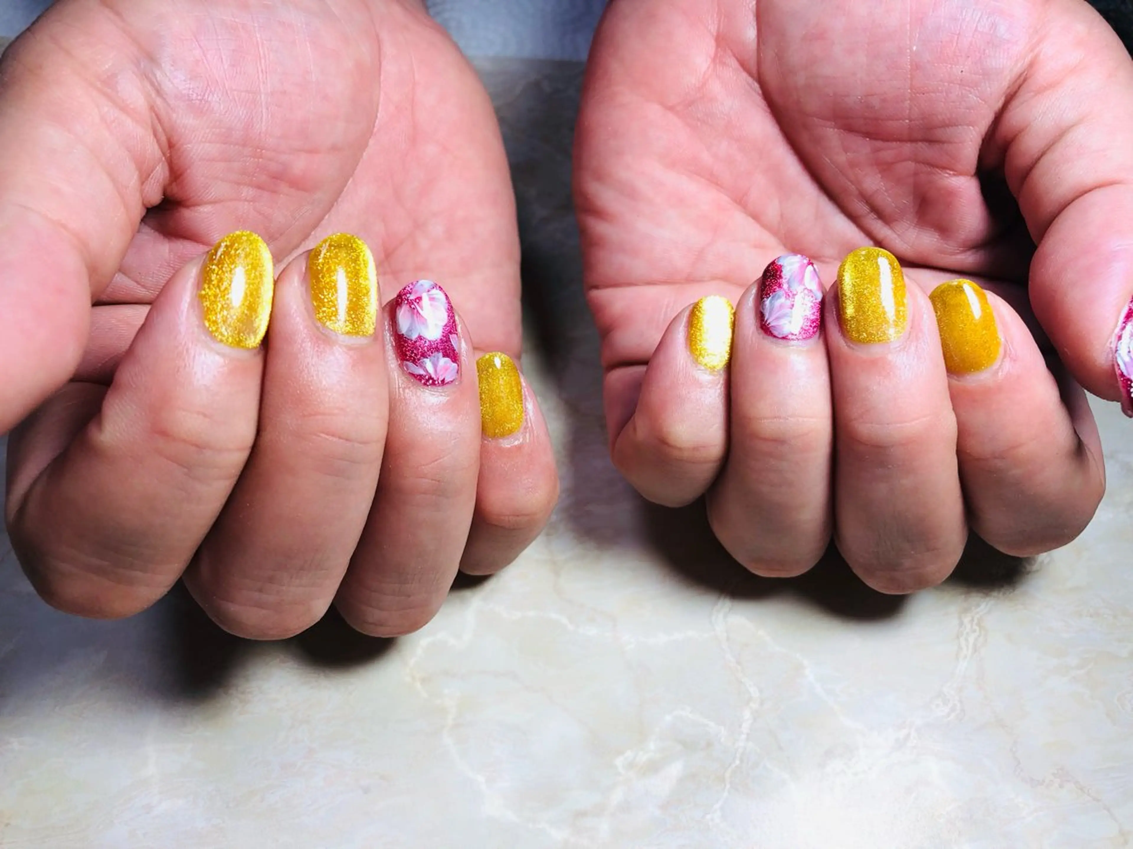 ネイル フラワーネイル マグネットネイル 赤色 黄色 M&Y nailsalonのネイルデザイン