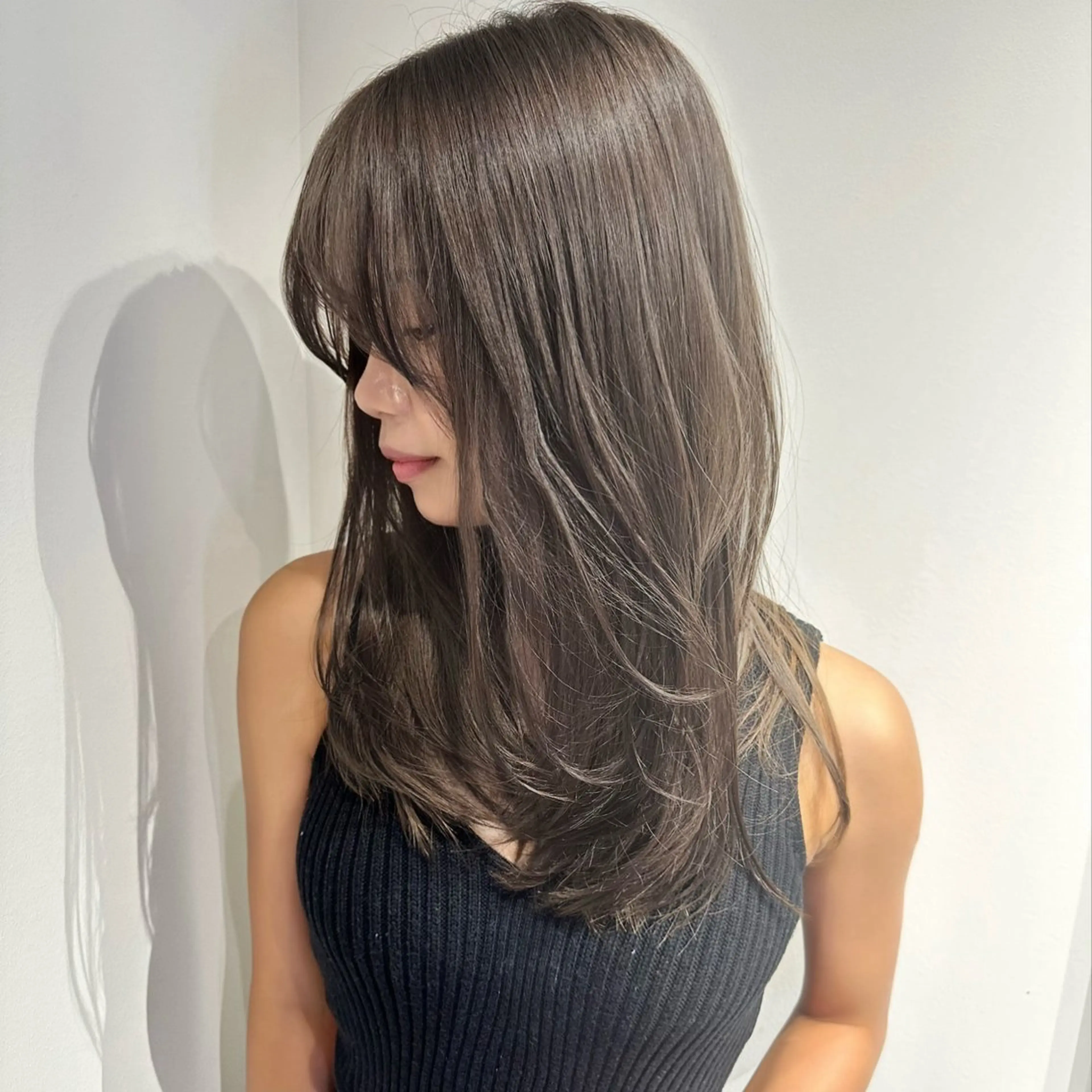 セミロング カラー パーマ ヘアアレンジ ブリーチ ケアブリーチ ダブルカラー ハイライトカラー インナーカラー カット ヘアカラー トリートメント 髪質改善/レイヤー 縮毛矯正/ケラチン耀のヘアスタイル