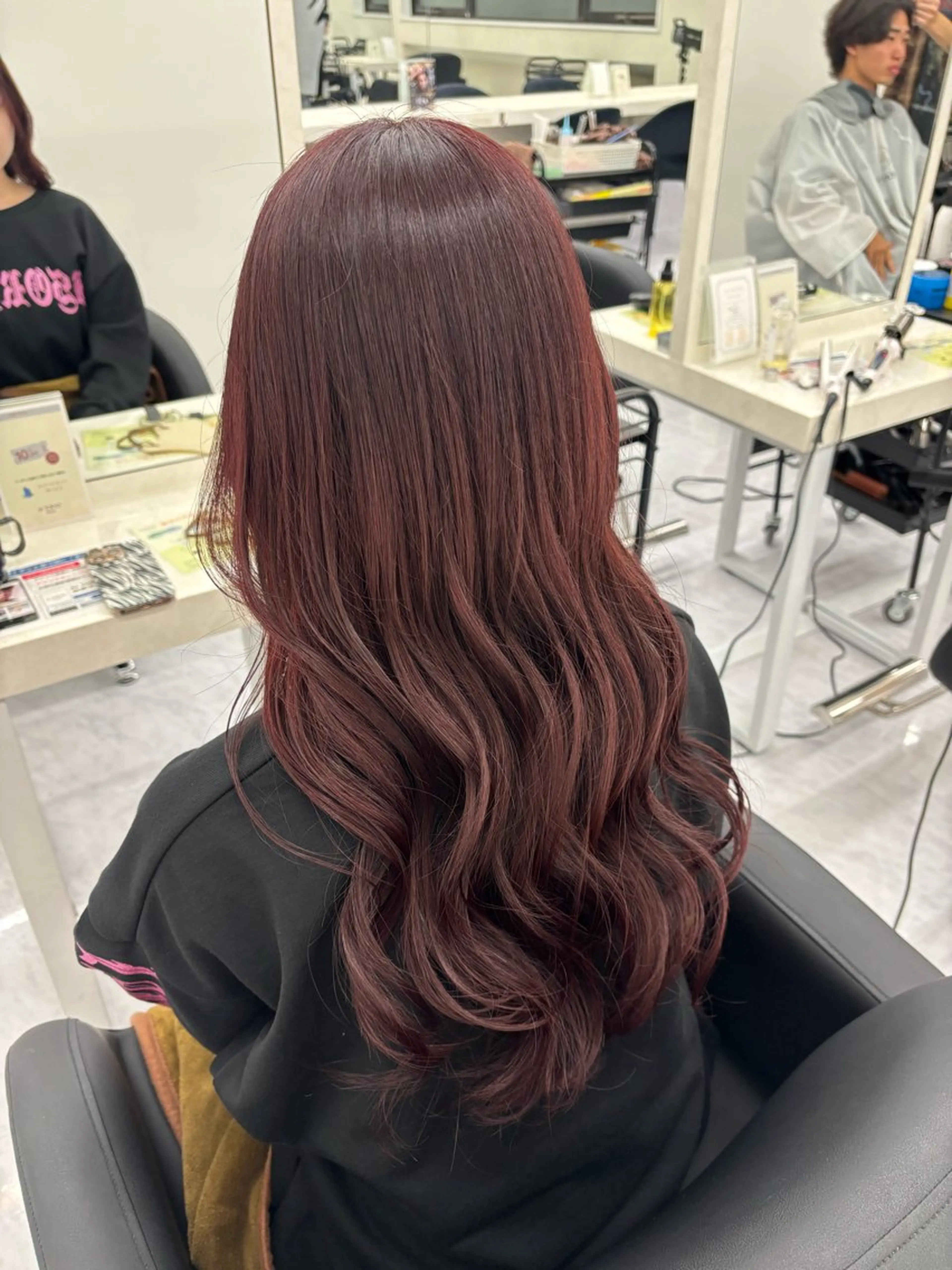 ロング カラー ブリーチ ボルドーカラー ブリーチなしカラー レッドカラー ヘアカラー Ayano‪‪🎀似 合わせ×透明感🎀のヘアスタイル