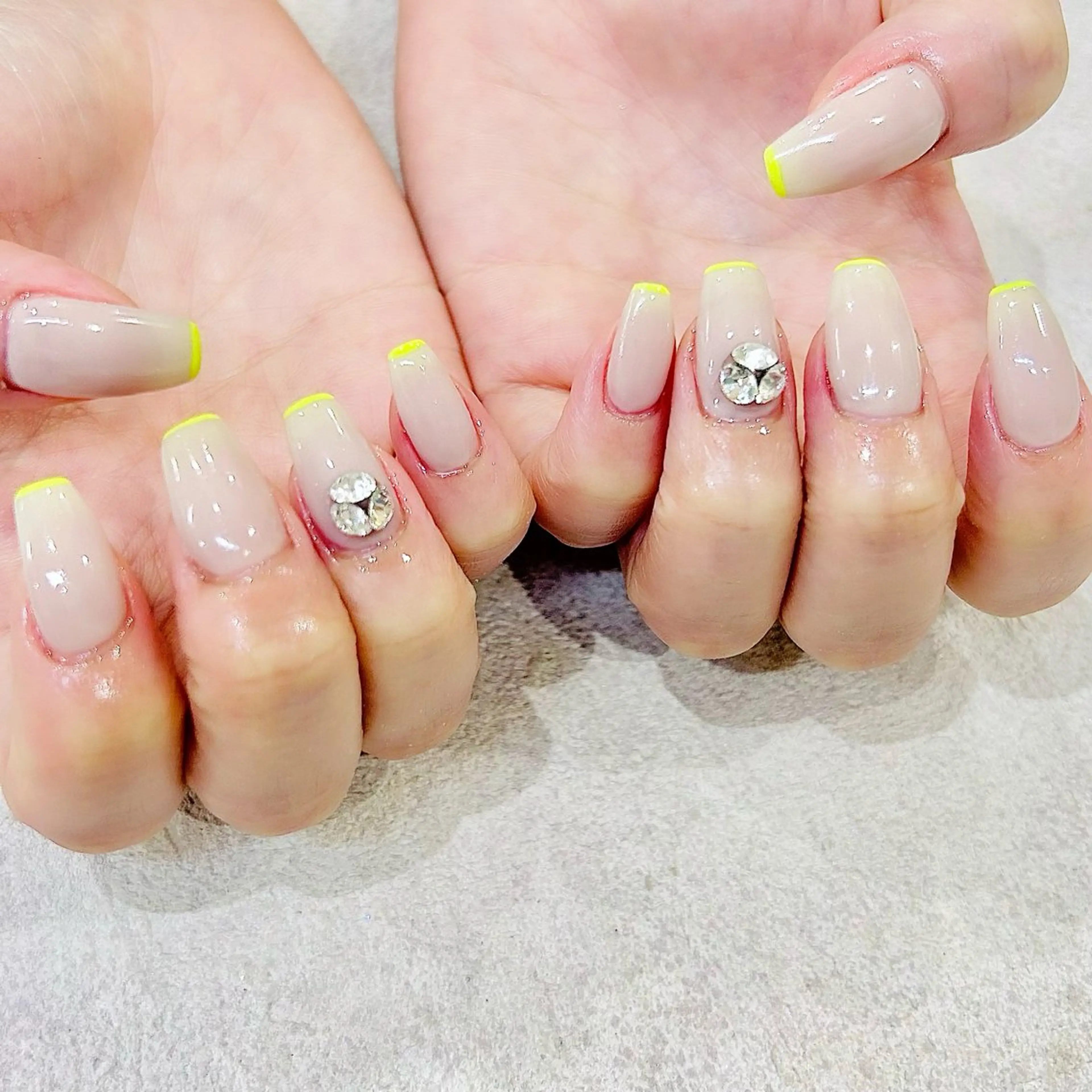 ネイル ストーンネイル muum_nail 新宿2分 三丁目1分のネイルデザイン