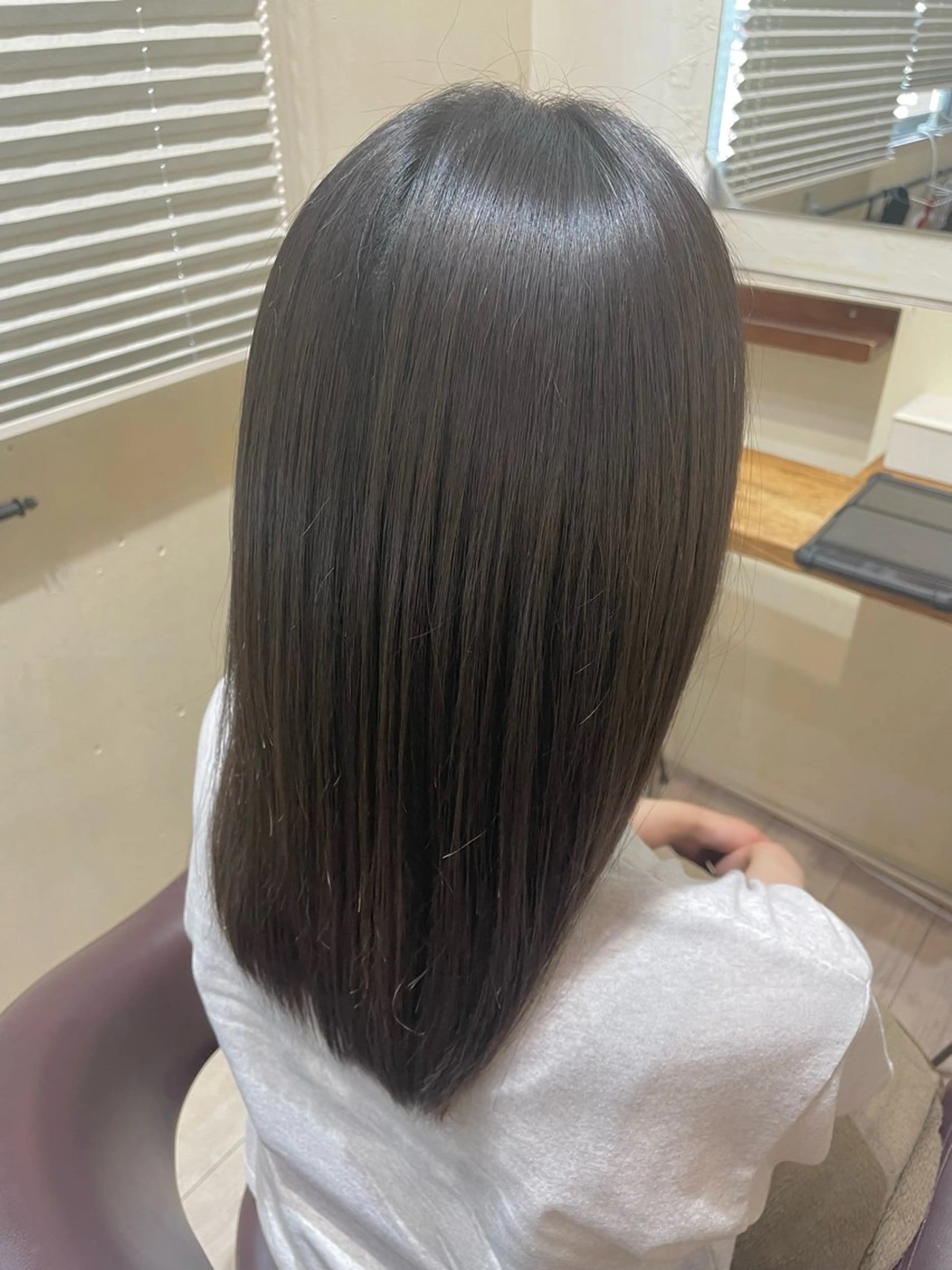 セミロング 茅野 あゆ美のヘアスタイル