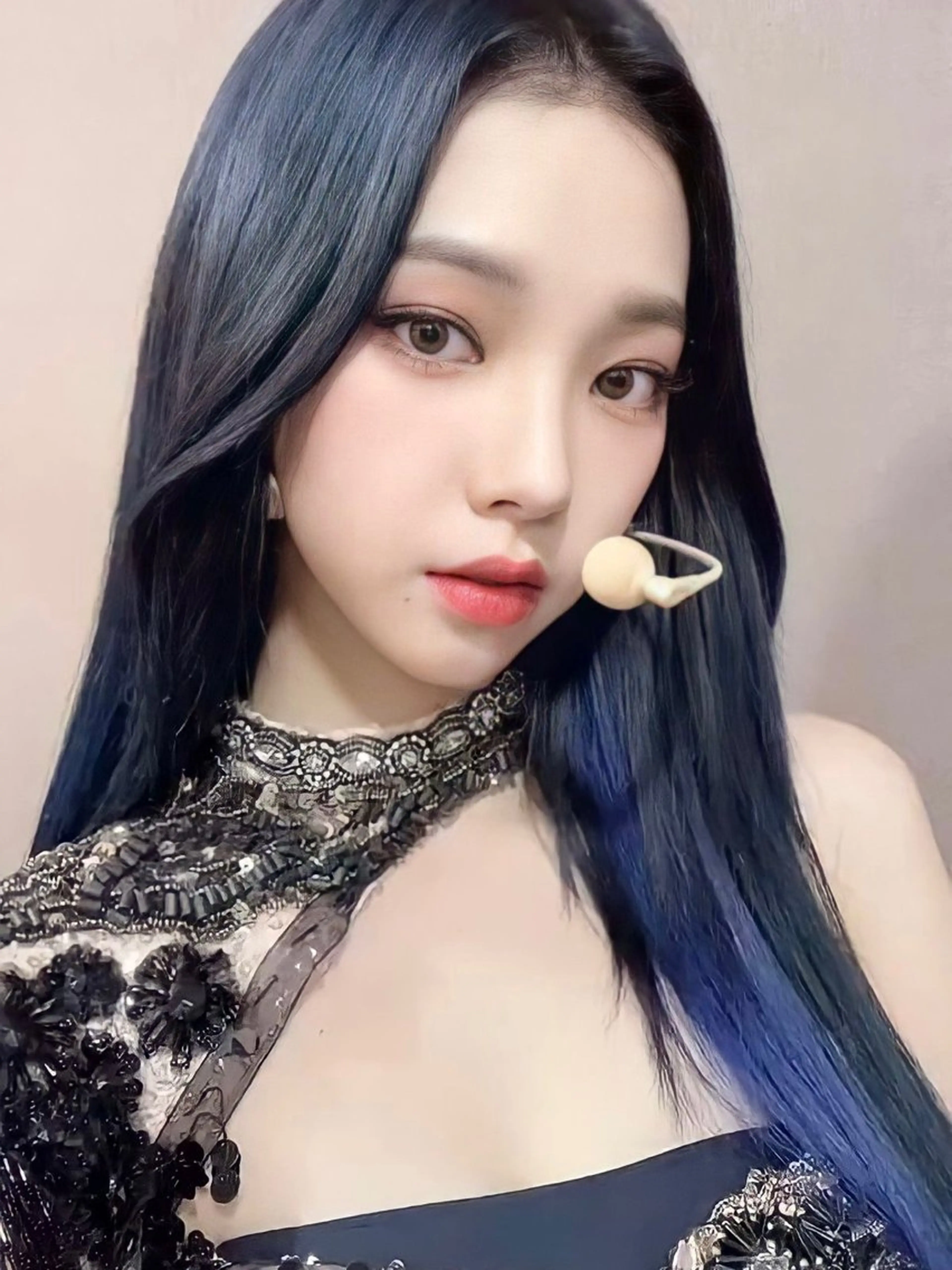 ロング カラー ブリーチ ケアブリーチ 透明感カラー デザインカラー ハイトーンカラー nonoka オリーブ/レイヤーのヘアスタイル