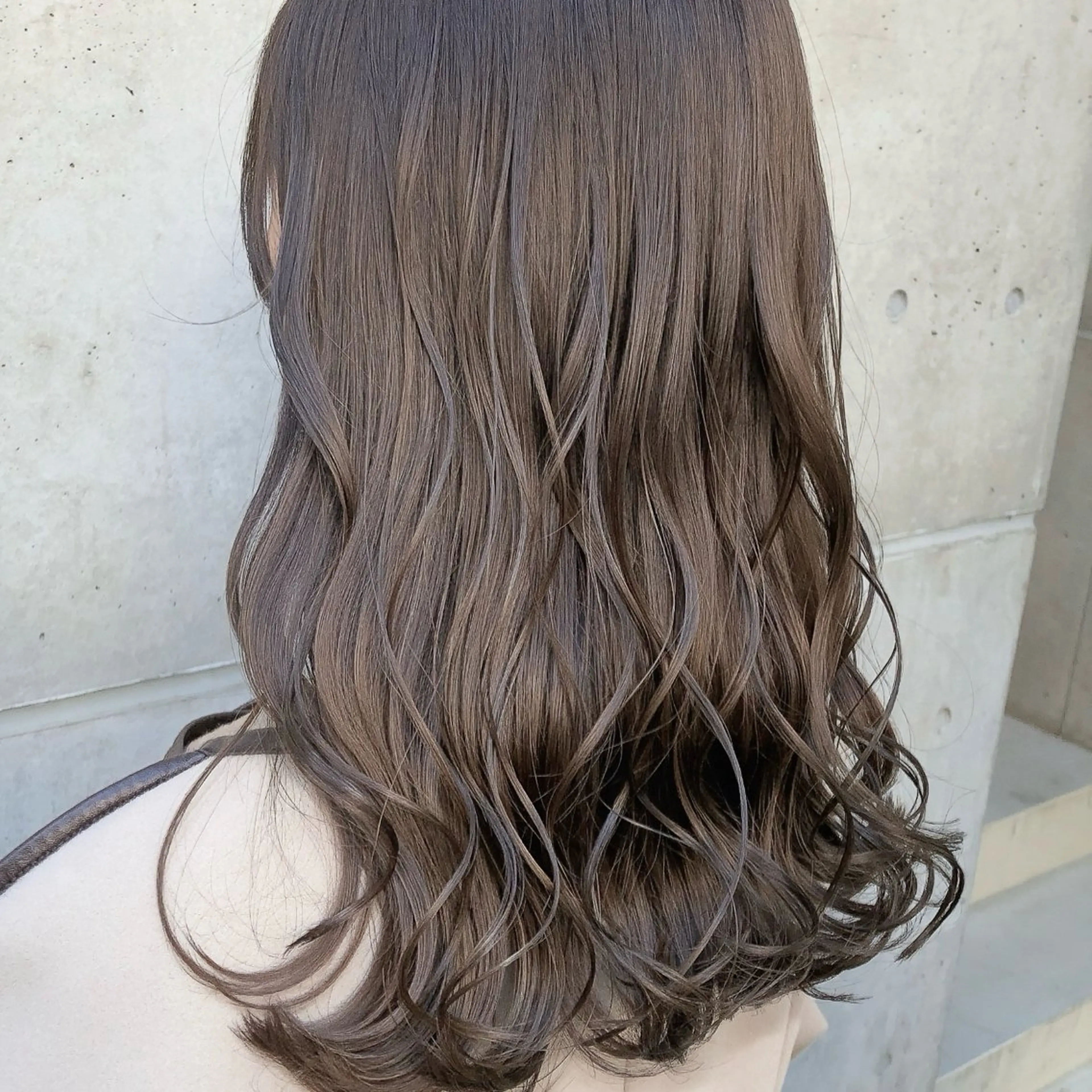 ロング カラー カット ヘアカラー トリートメント ブリーチなし 暖色カラー/井上あいのヘアスタイル
