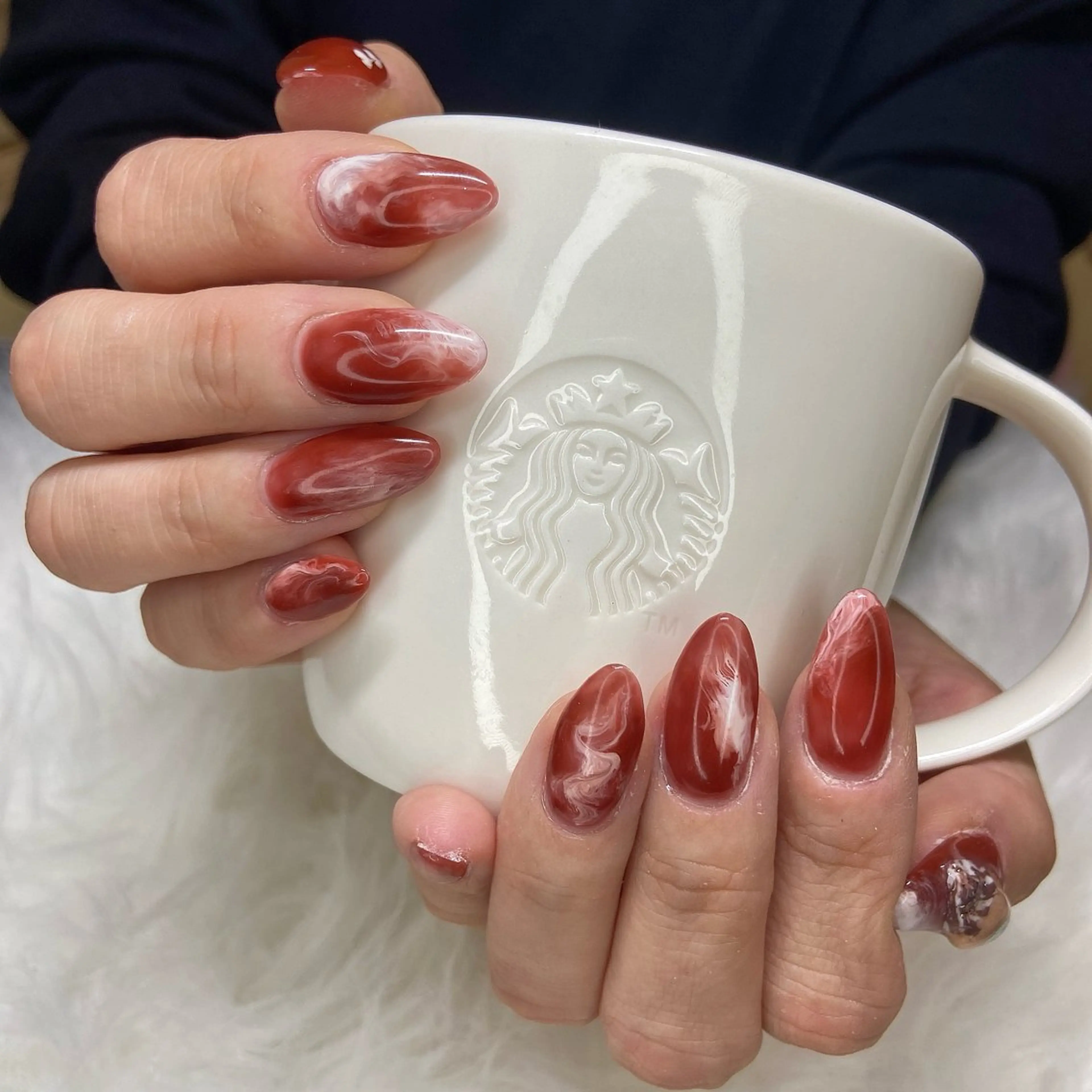 ネイル ハンドネイル LOUISE CRYSTALのネイルデザイン