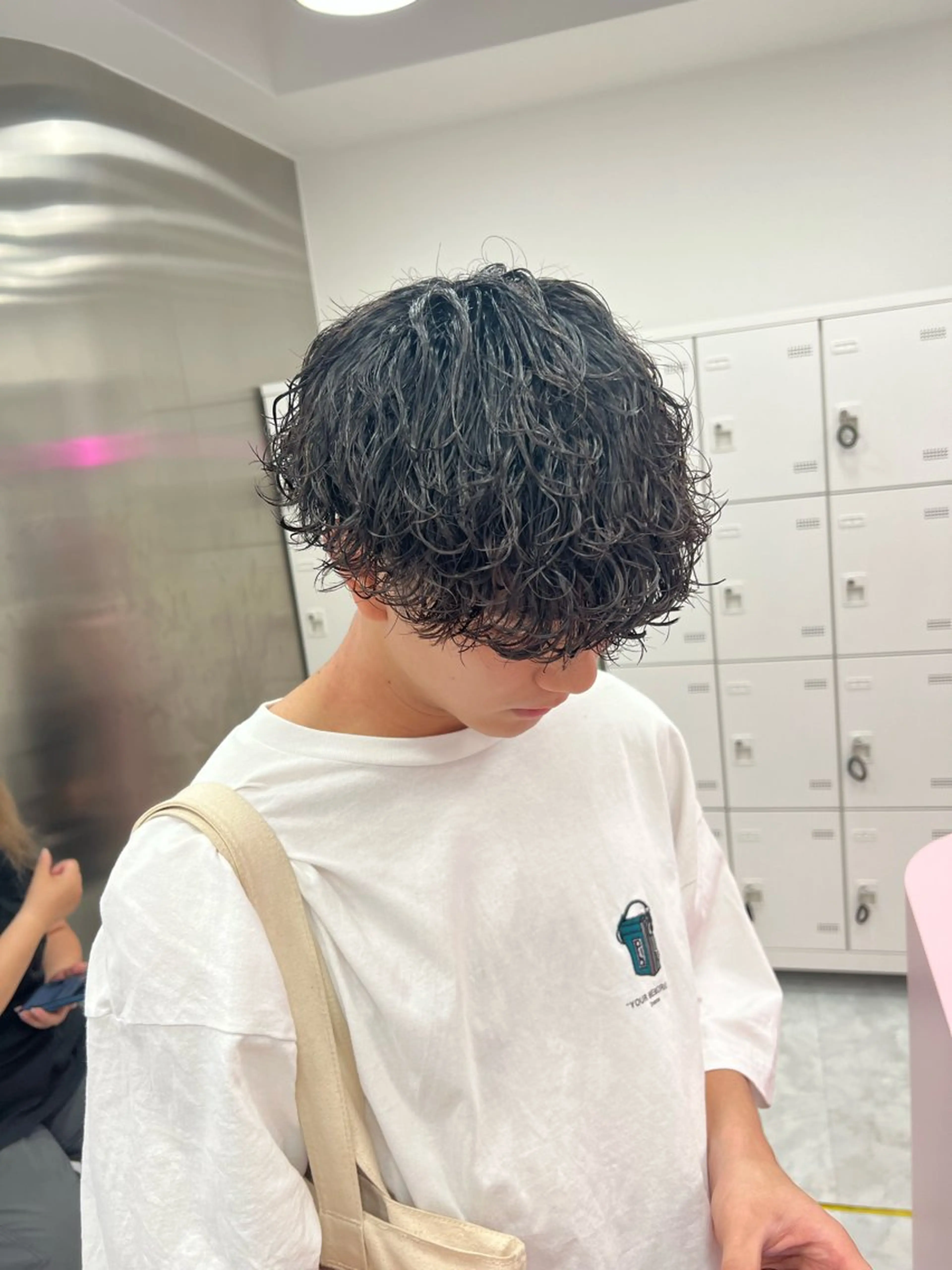 ミディアム パーマ メンズ ミディアムパーマ センターパート メンズ韓国風 韓国マッシュ マッシュウルフ メンズパーマ特化 TAIGAのヘアスタイル