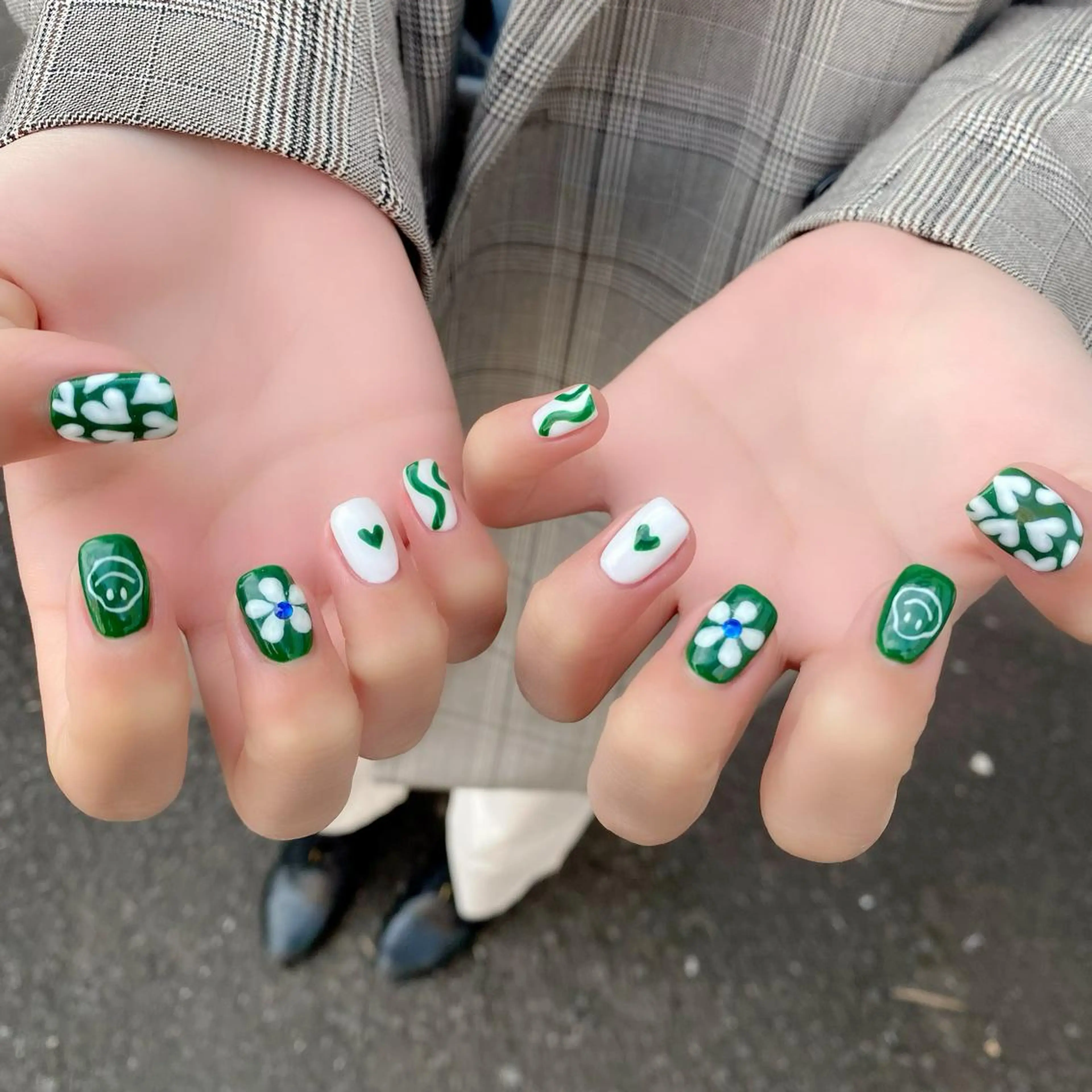 ネイル フラワーネイル グリーン ハート 冬ネイル ハンドネイル Salon Ｋのネイルデザイン