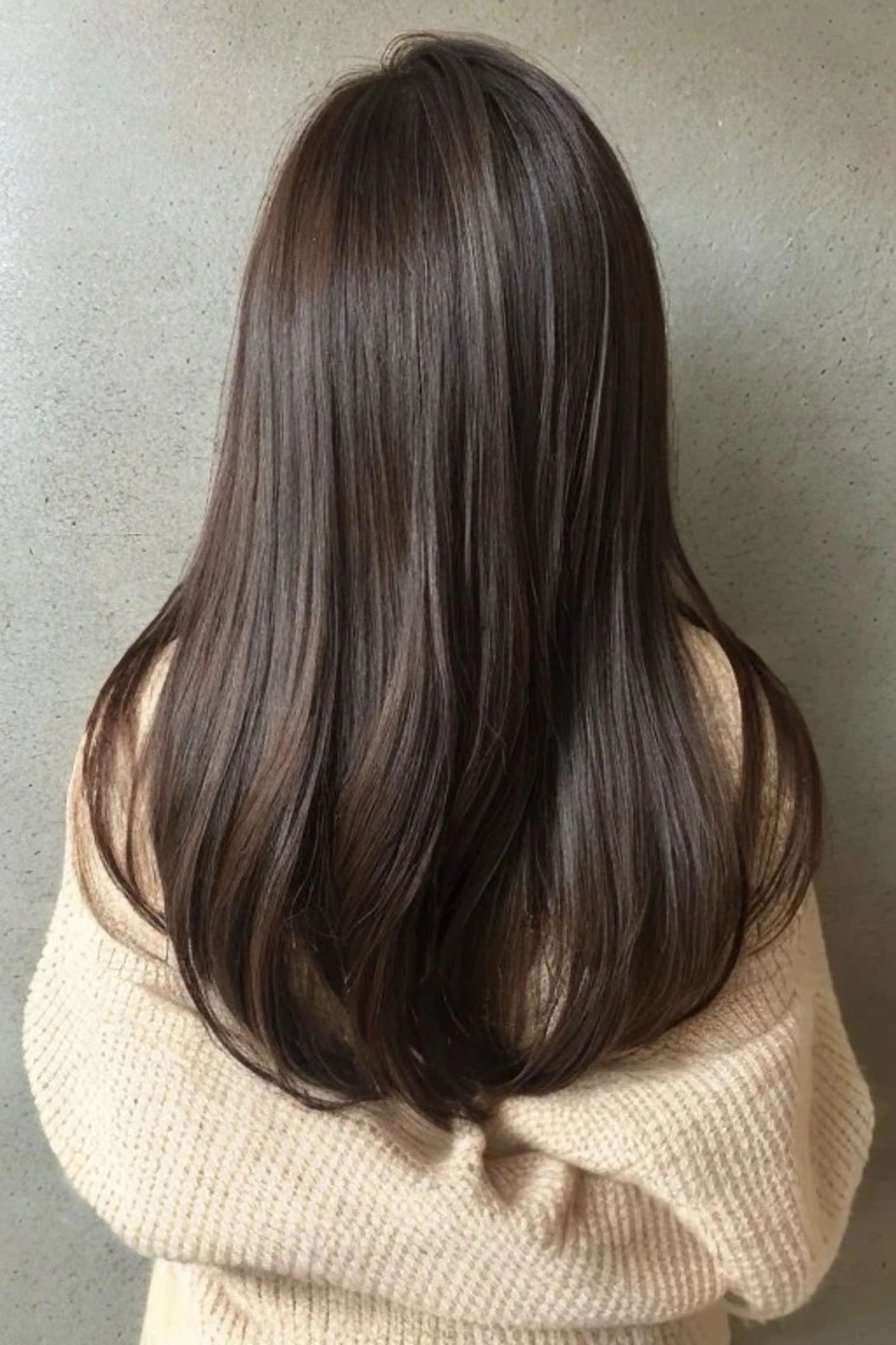 ロング レイヤーカット カット ヘアカラー トリートメント Liere YUMAのヘアスタイル