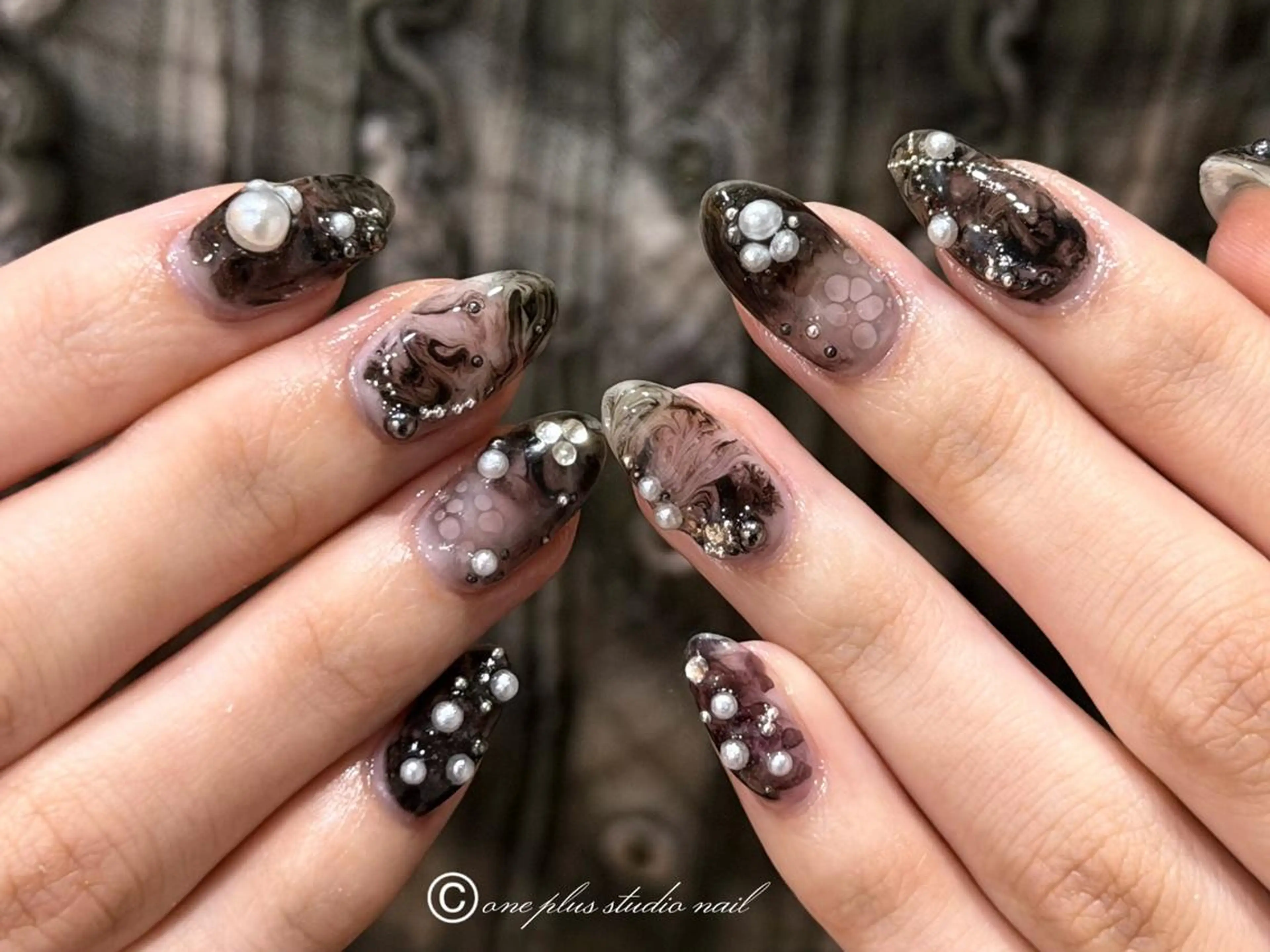 ネイル アニマル柄 ボルドー ブラウン フレンチネイル マグネットネイル One plus StudioNailのネイルデザイン