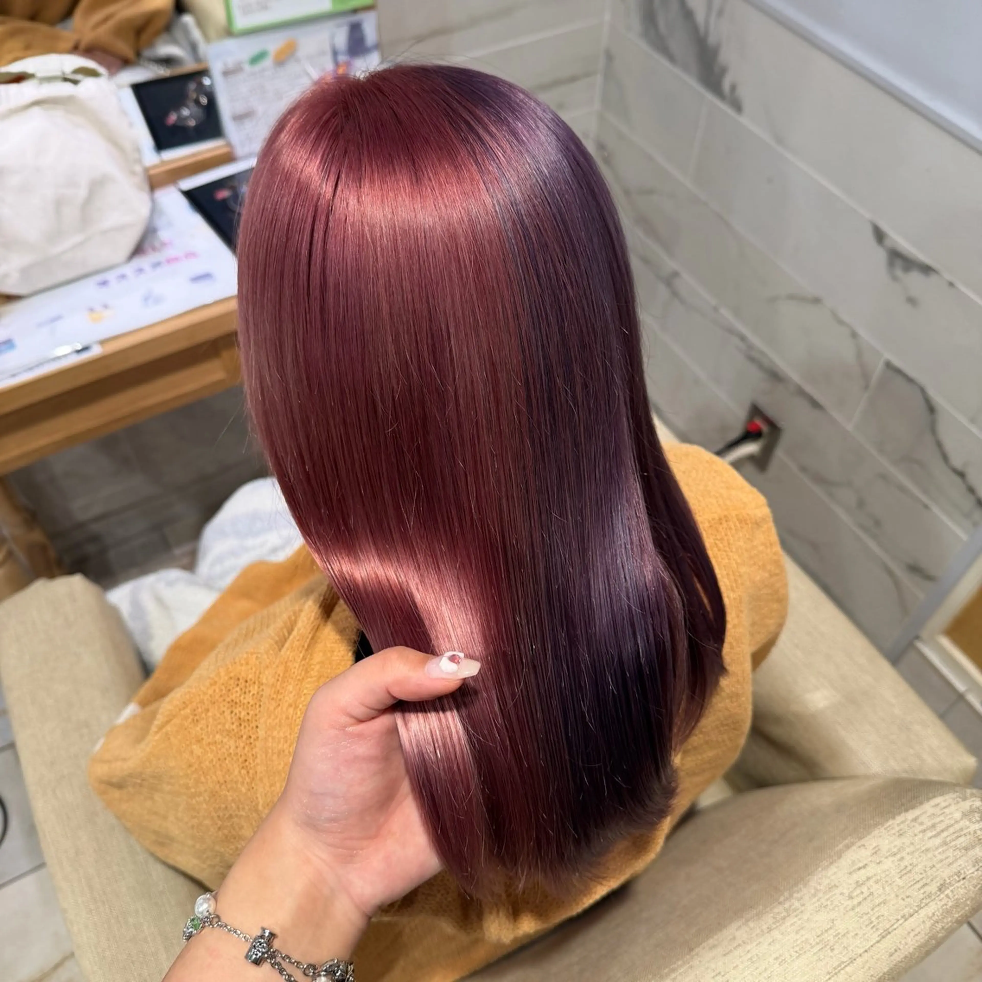 ミディアム カラー 小柳 夏美のヘアスタイル