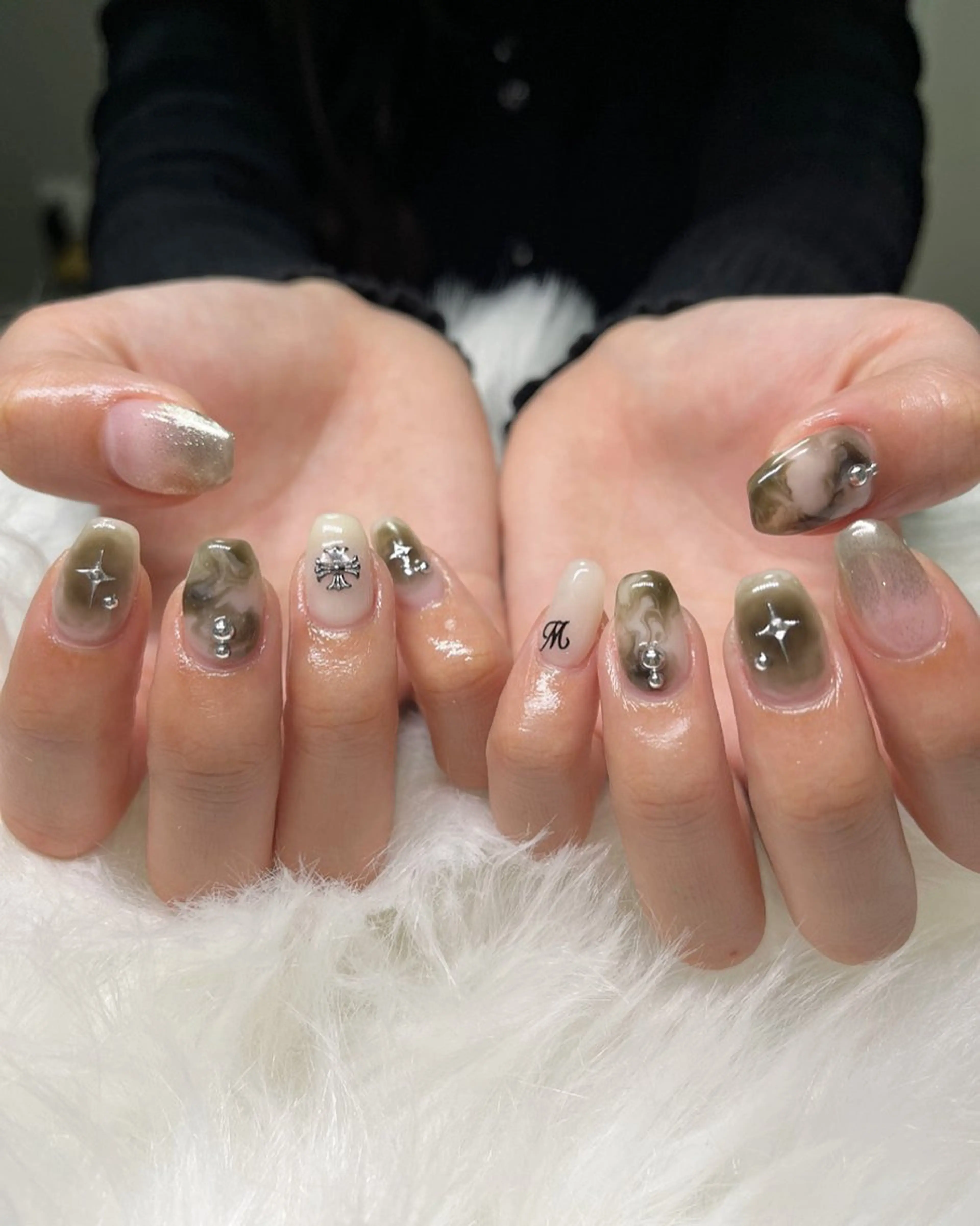 ネイル 大理石ネイル(マーブル) ミラーネイル シルバー 🏠自宅 サロン💅natsuのネイルデザイン
