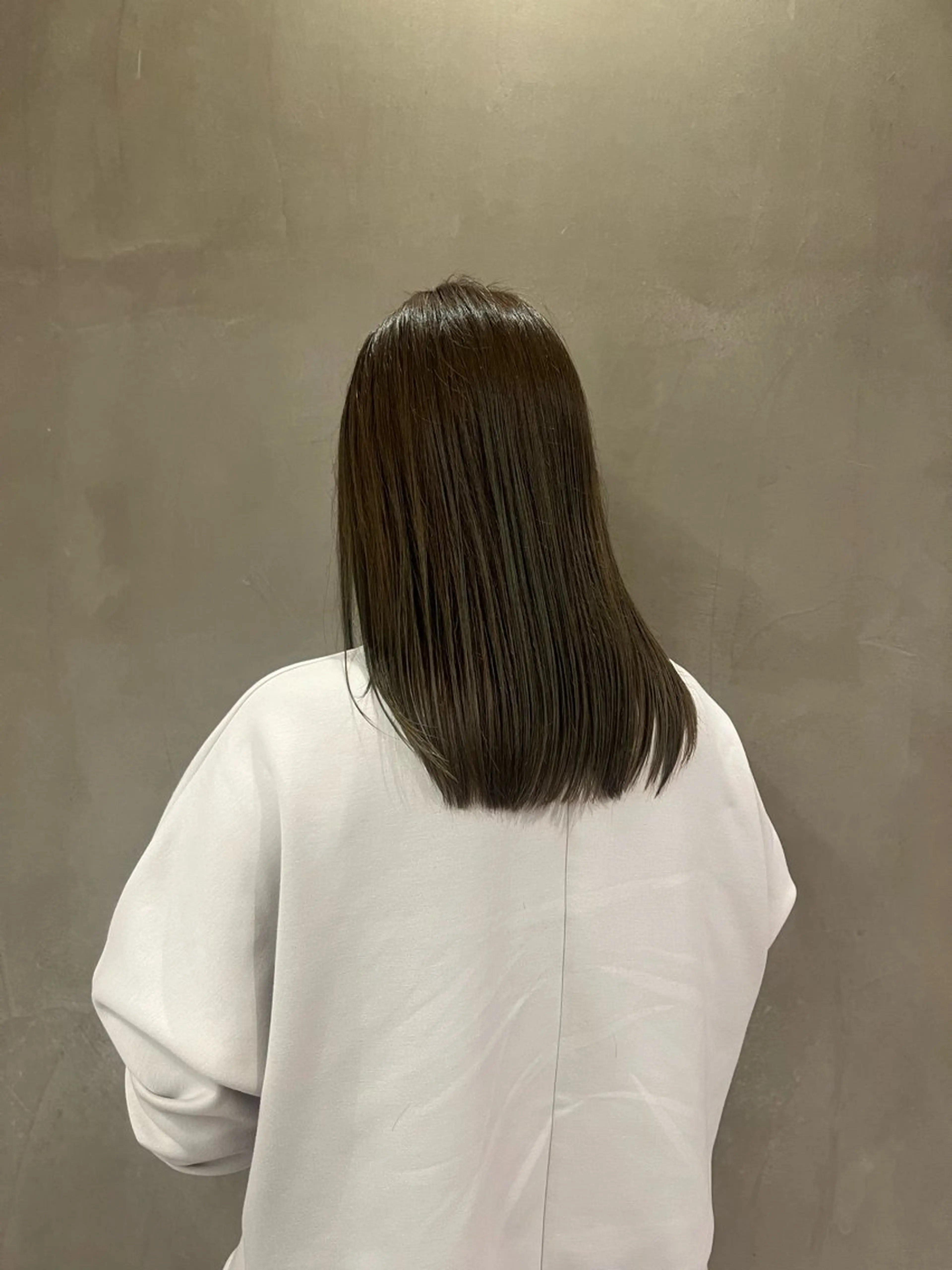 セミロング AILERON 陣岸のヘアスタイル