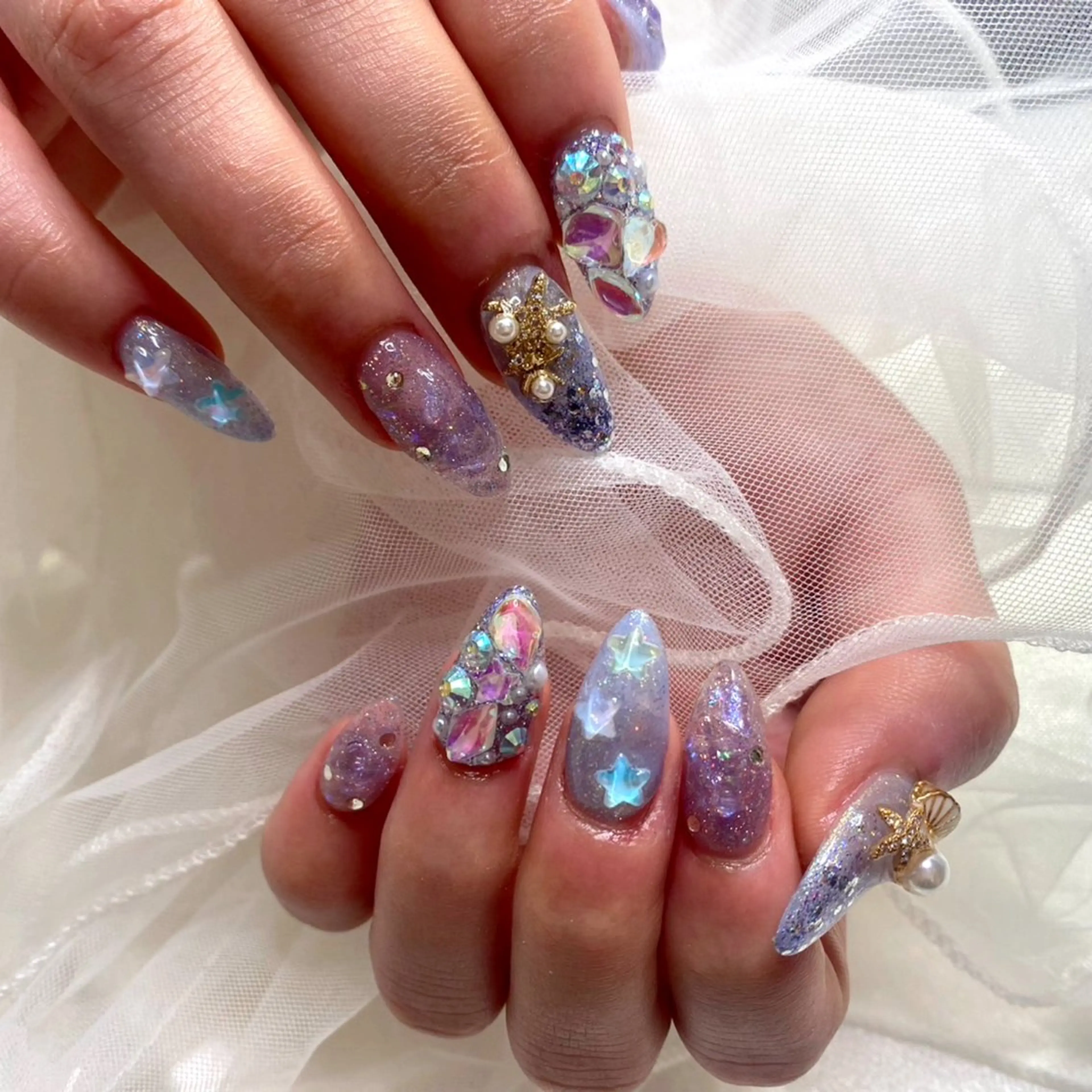 ネイル チークネイル 成人式 長さ出し ガーリー ハート リボン、ガーリー パーツ放題専門店のネイルデザイン