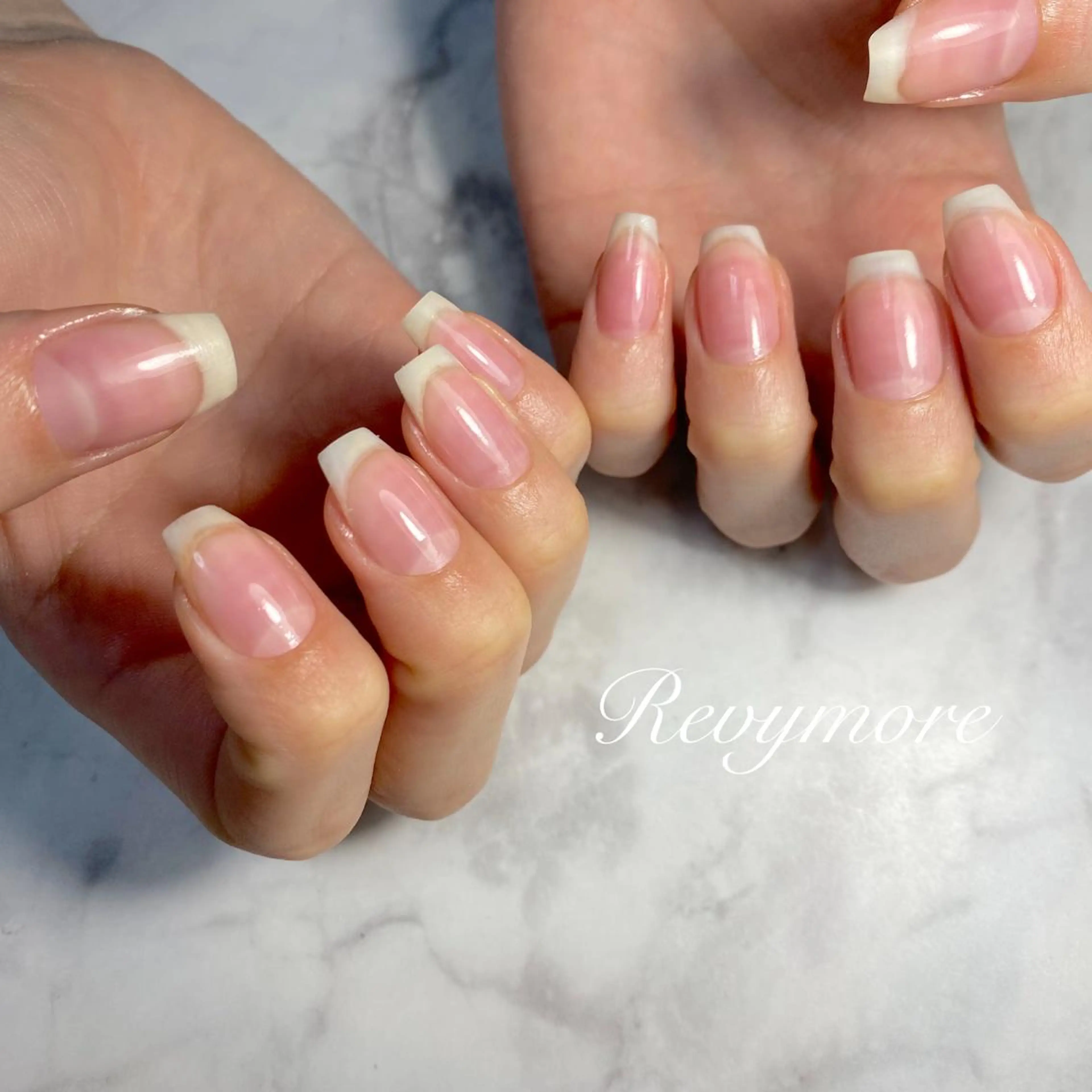 ミディアム ネイル 韓国風ヘア ジェルネイル キラキラネイル 韓国ネイル ニュアンスネイル nail salon Revymore所属・nail salon Revymoreのネイルデザイン