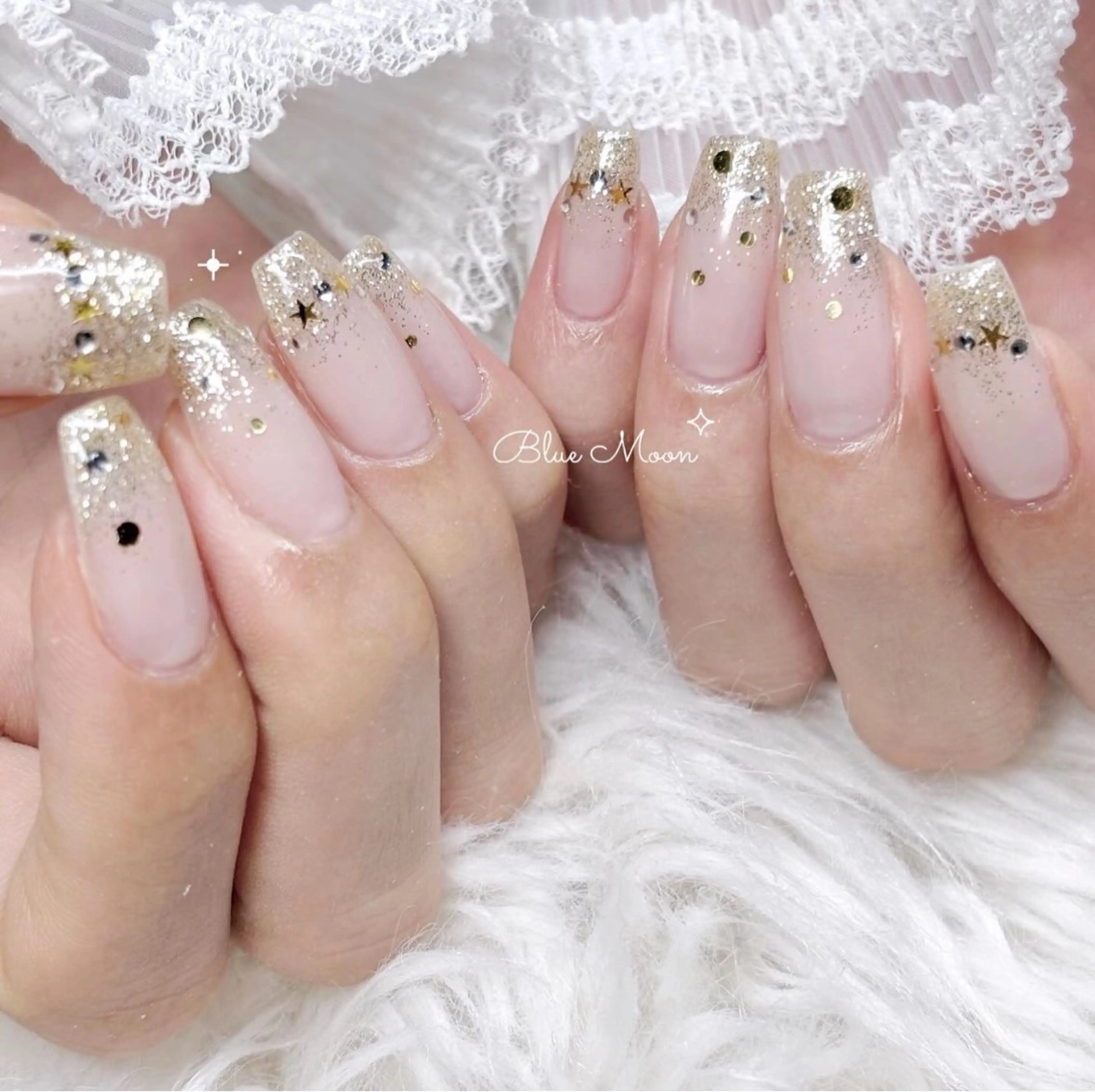 ネイル ホログラムネイル ストーンネイル ハンドネイル ハンドケア nail salon Blue Moonのネイルデザイン