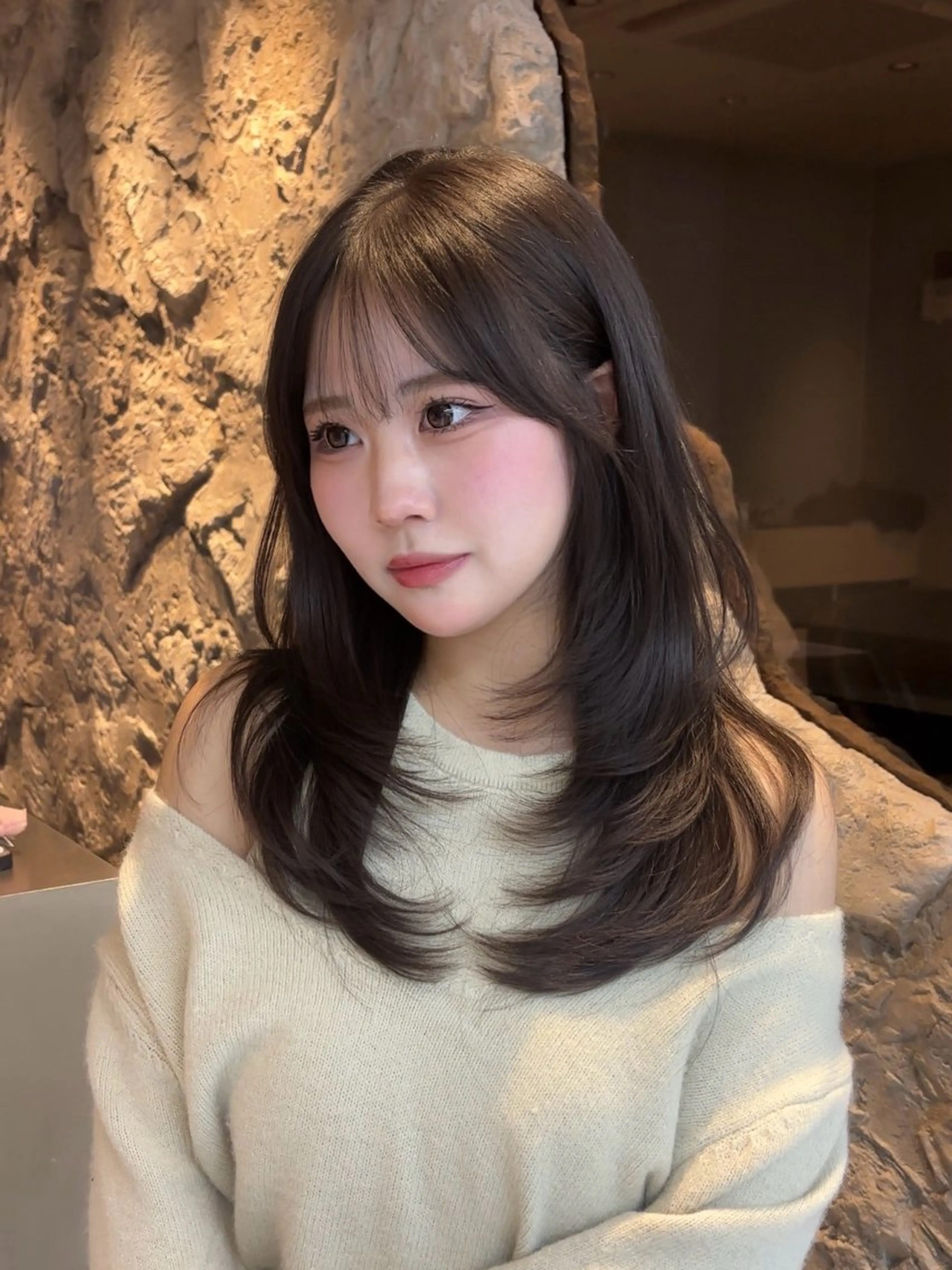 ロング 顔まわりレイヤー 顔周りカット ハイレイヤー レイヤーカット ローレイヤー カット ヘアカラー トリートメント MOMOHA/ 🍑レイヤーカットのヘアスタイル