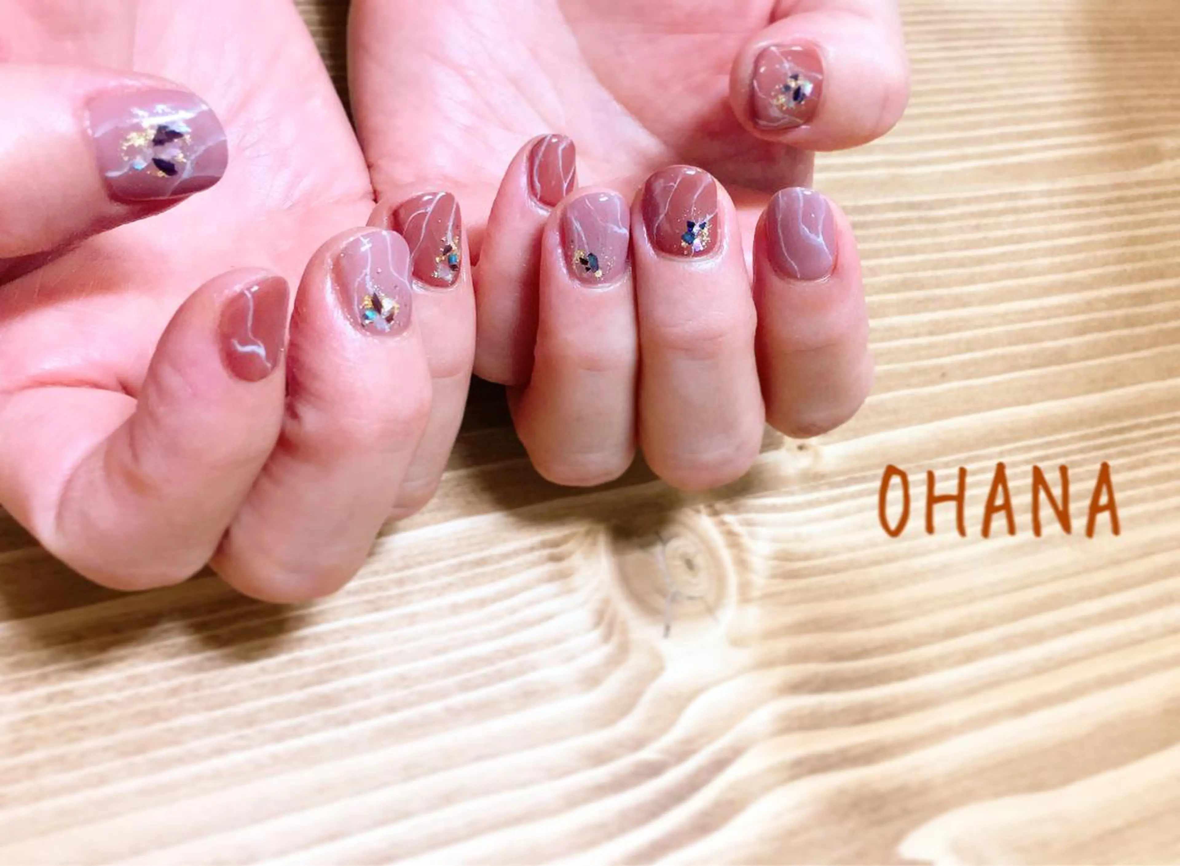 ネイル べっ甲ネイル フットネイル ラメ(グリッター) ラメグラデーション マグネットネイル nailroom OHANA🌴のネイルデザイン
