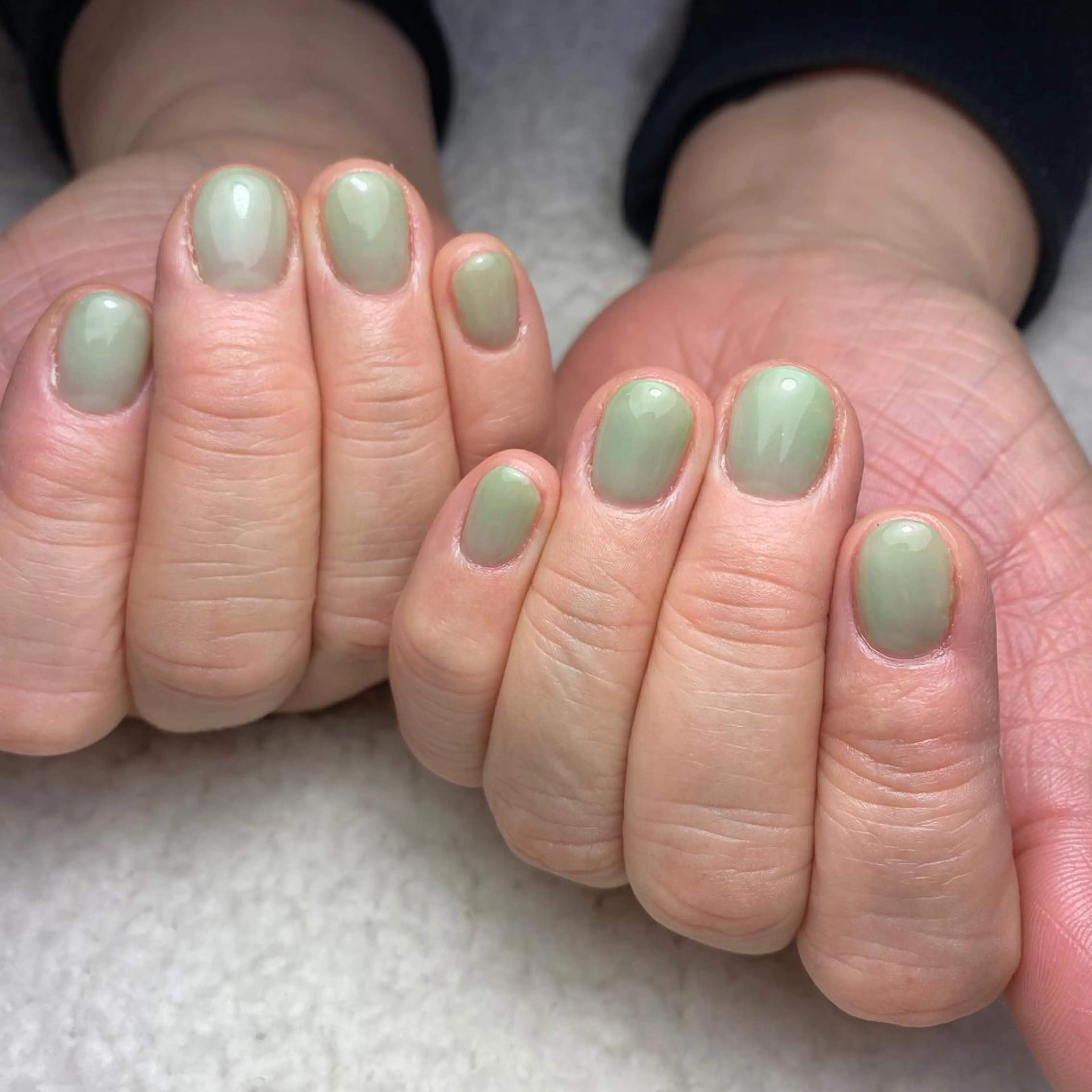 ネイル グリーン ワンカラーネイル 春ネイル ハンドネイル COCO+所属・COCO +のエステ・リラクイメージ