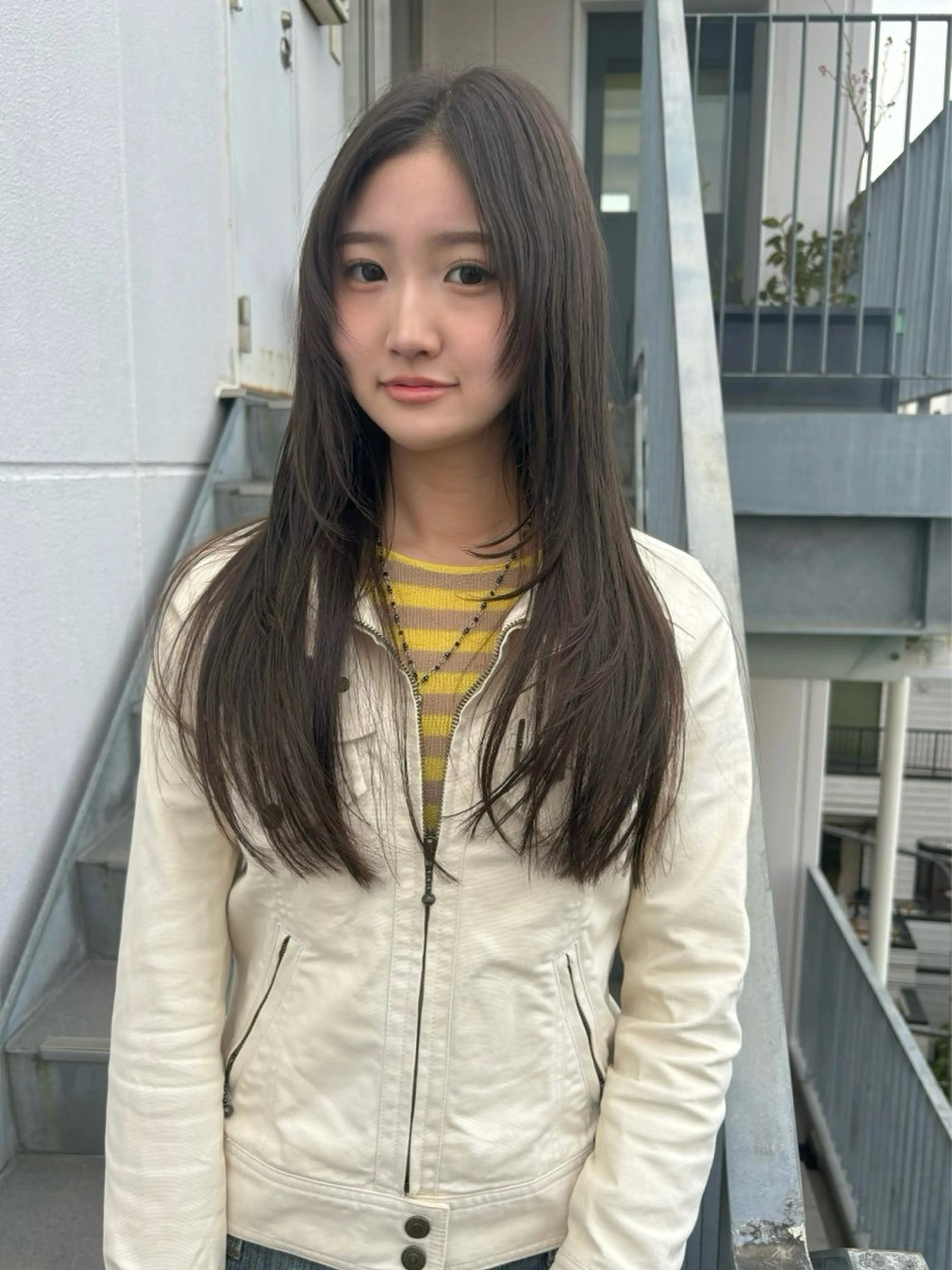 セミロング カラー レイヤーカット カット ヘアカラー 林　蓮／レイヤー ／透明感カラーのヘアスタイル