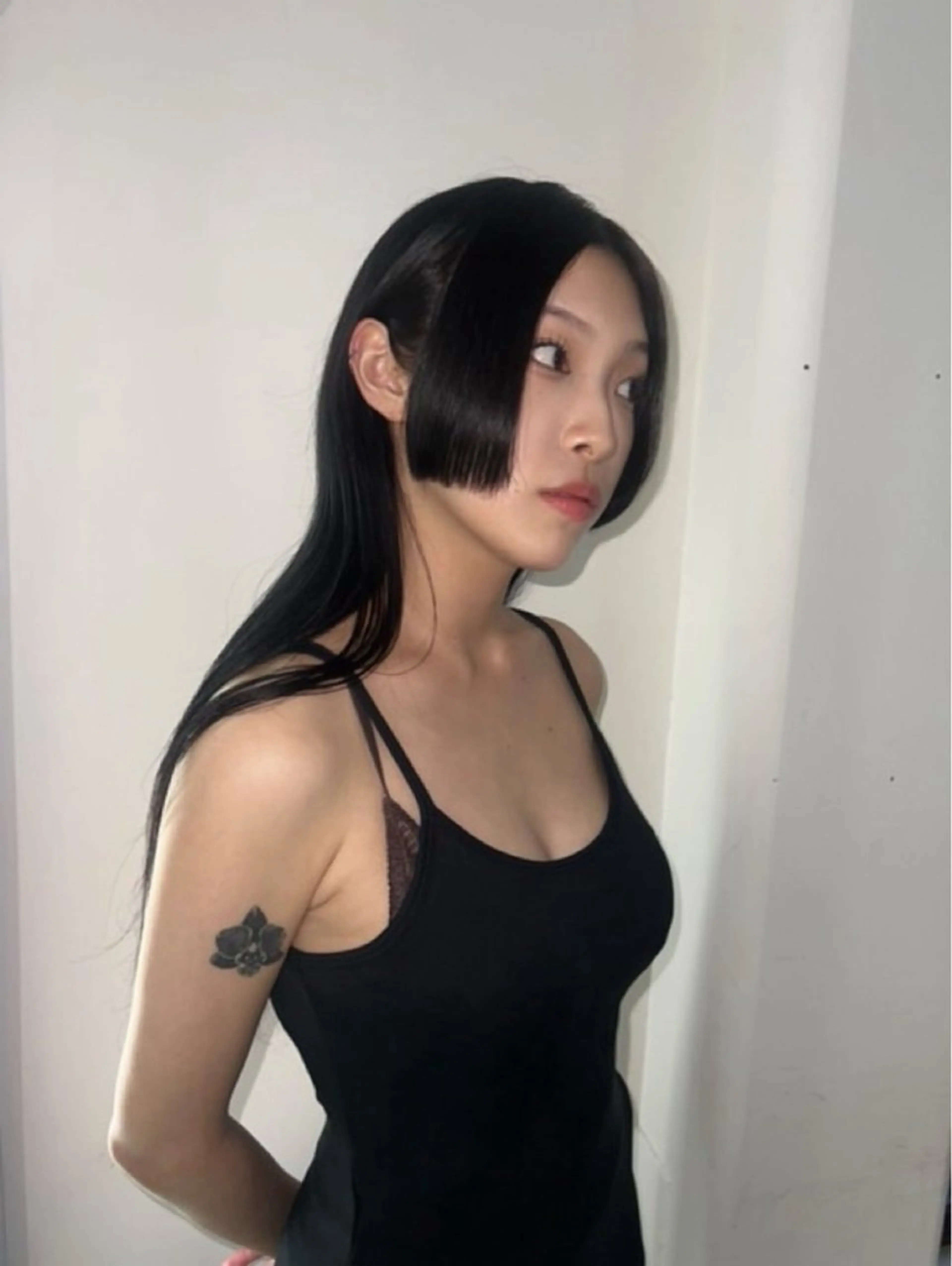 ロング ヘアカラー AIRA/ブリーチ /透明感カラーのヘアスタイル