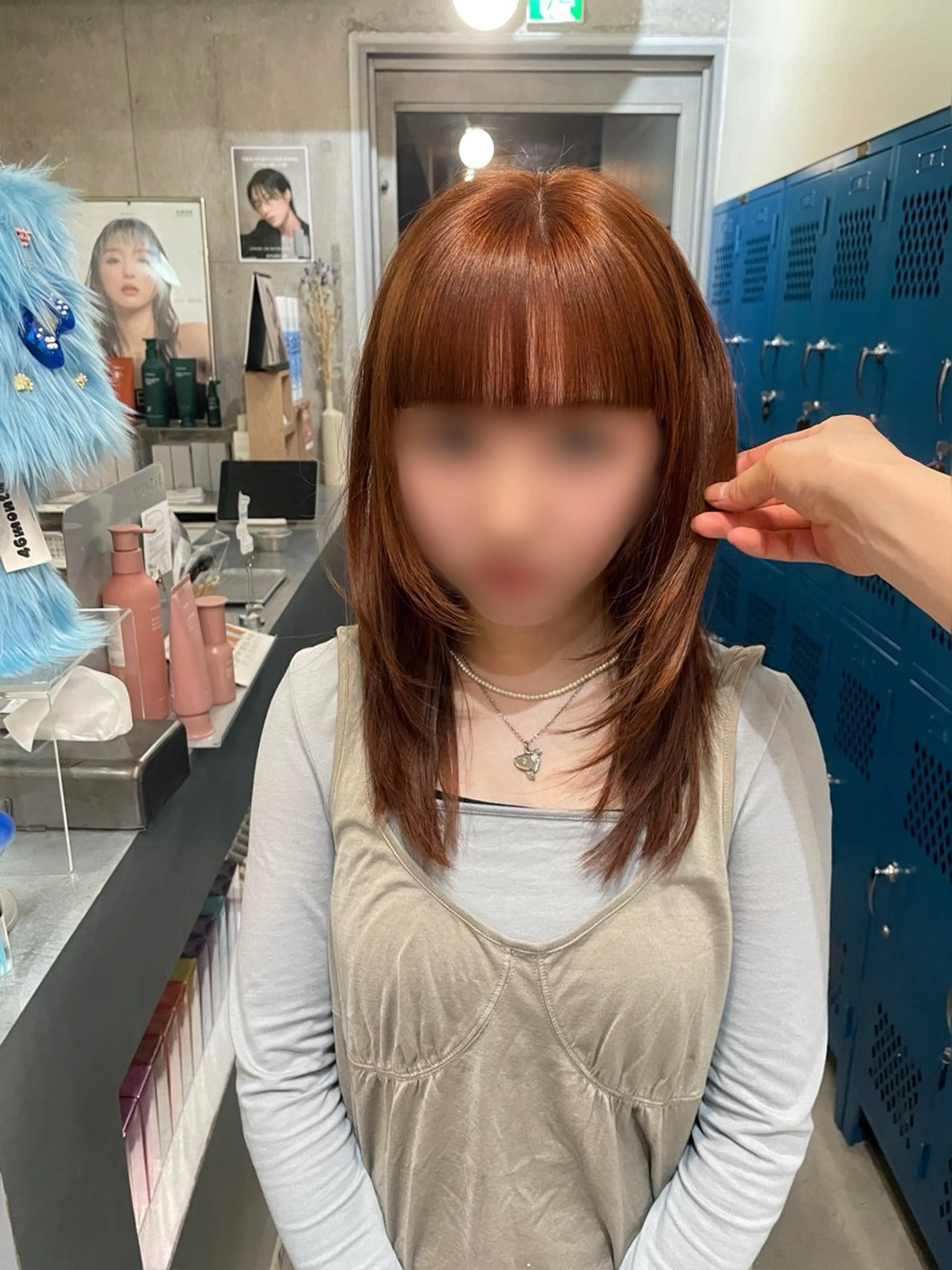 セミロング オレンジブラウン 韓国リアルハッシュ レイヤーカットのヘアスタイル