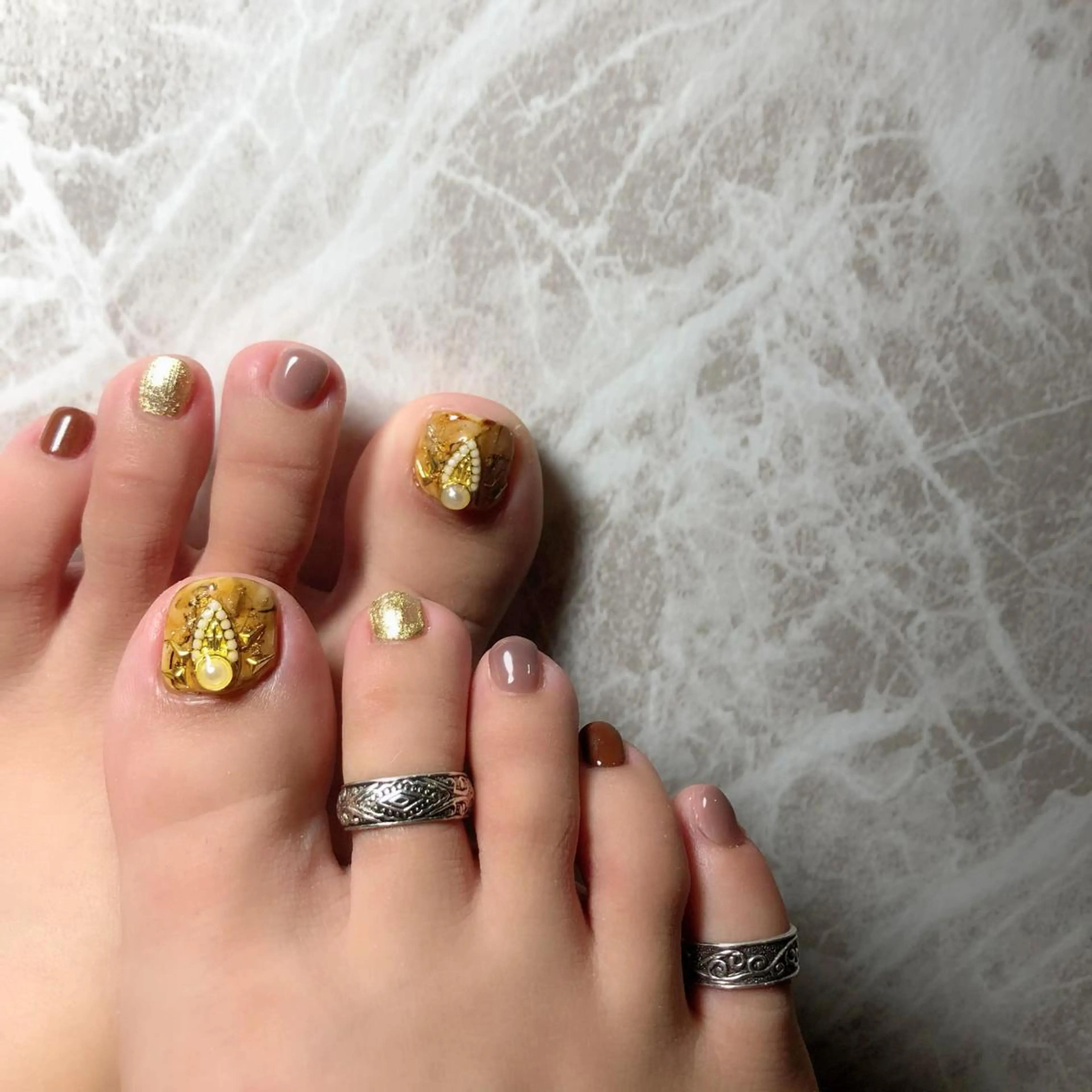 ネイル フットネイル フレンチネイル ジェルネイル ラメ(グリッター) ラメグラデーション 𝐍𝐄𝐎 𝐉𝐔𝐑𝐈のネイルデザイン